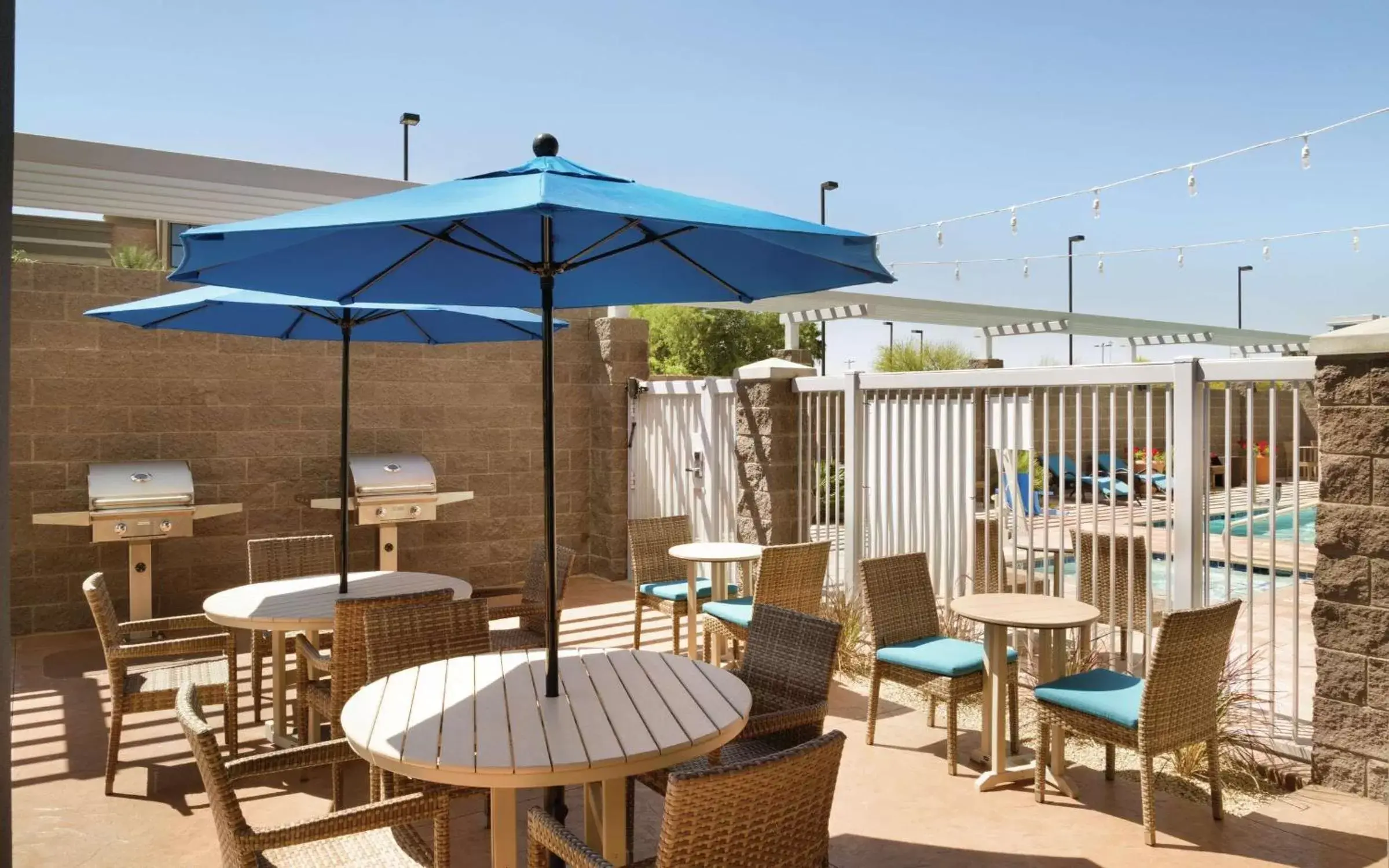 Patio, Restaurant/Places to Eat in Home2 Suites By Hilton Glendale Westgate