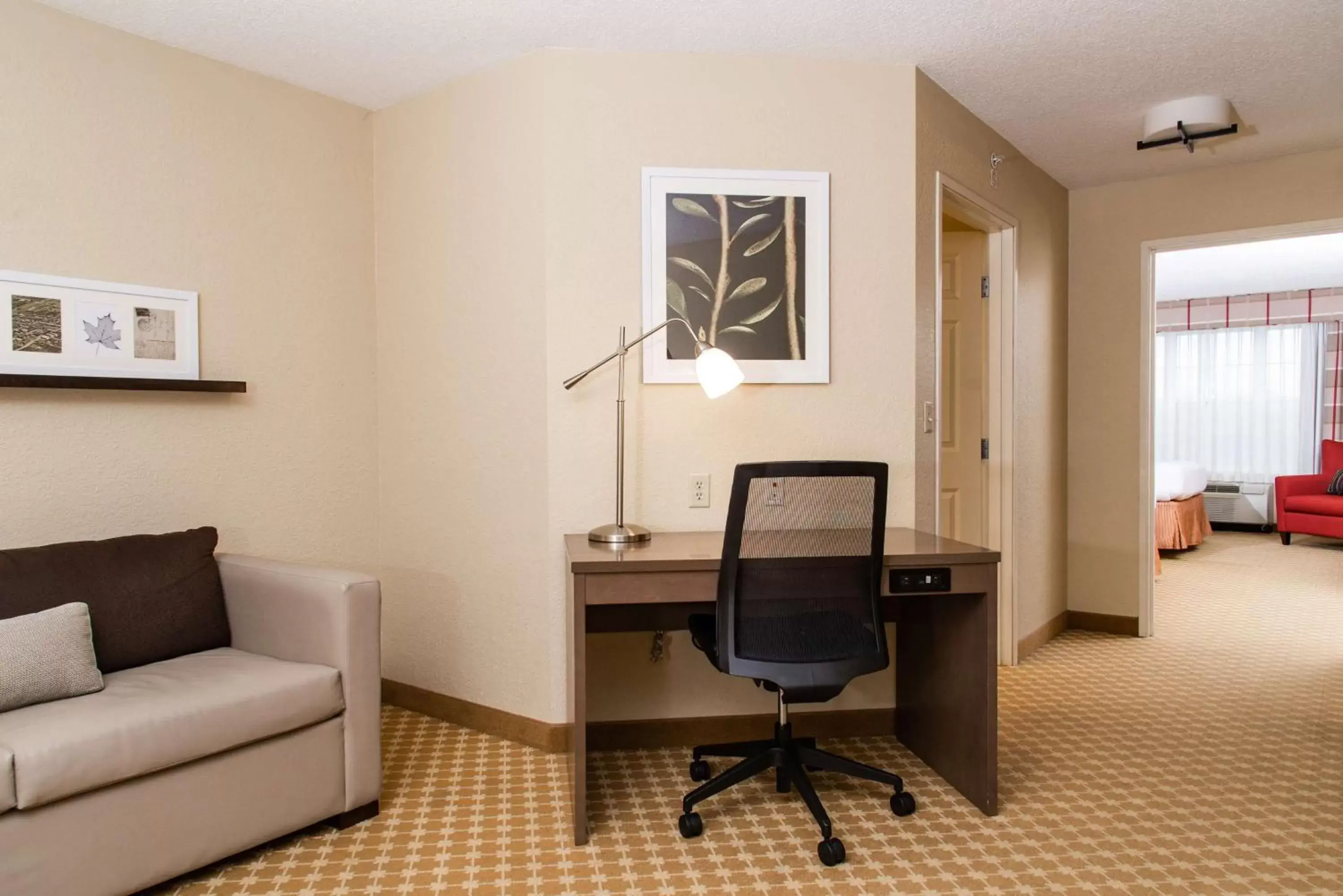 Photo of the whole room, Seating Area in Country Inn & Suites by Radisson, Milwaukee West (Brookfield), WI