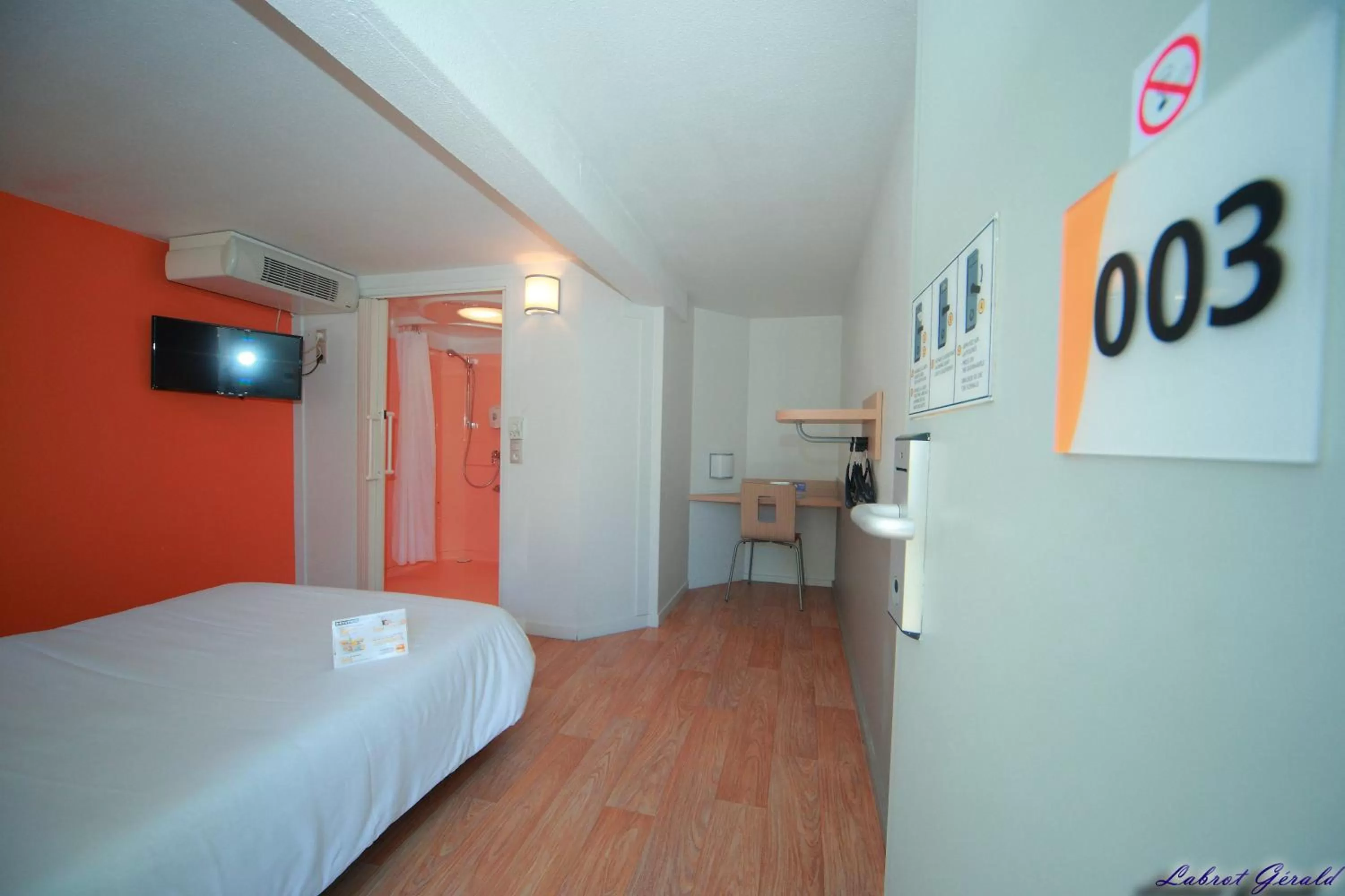 Bed in Premiere Classe Ales - Anduze