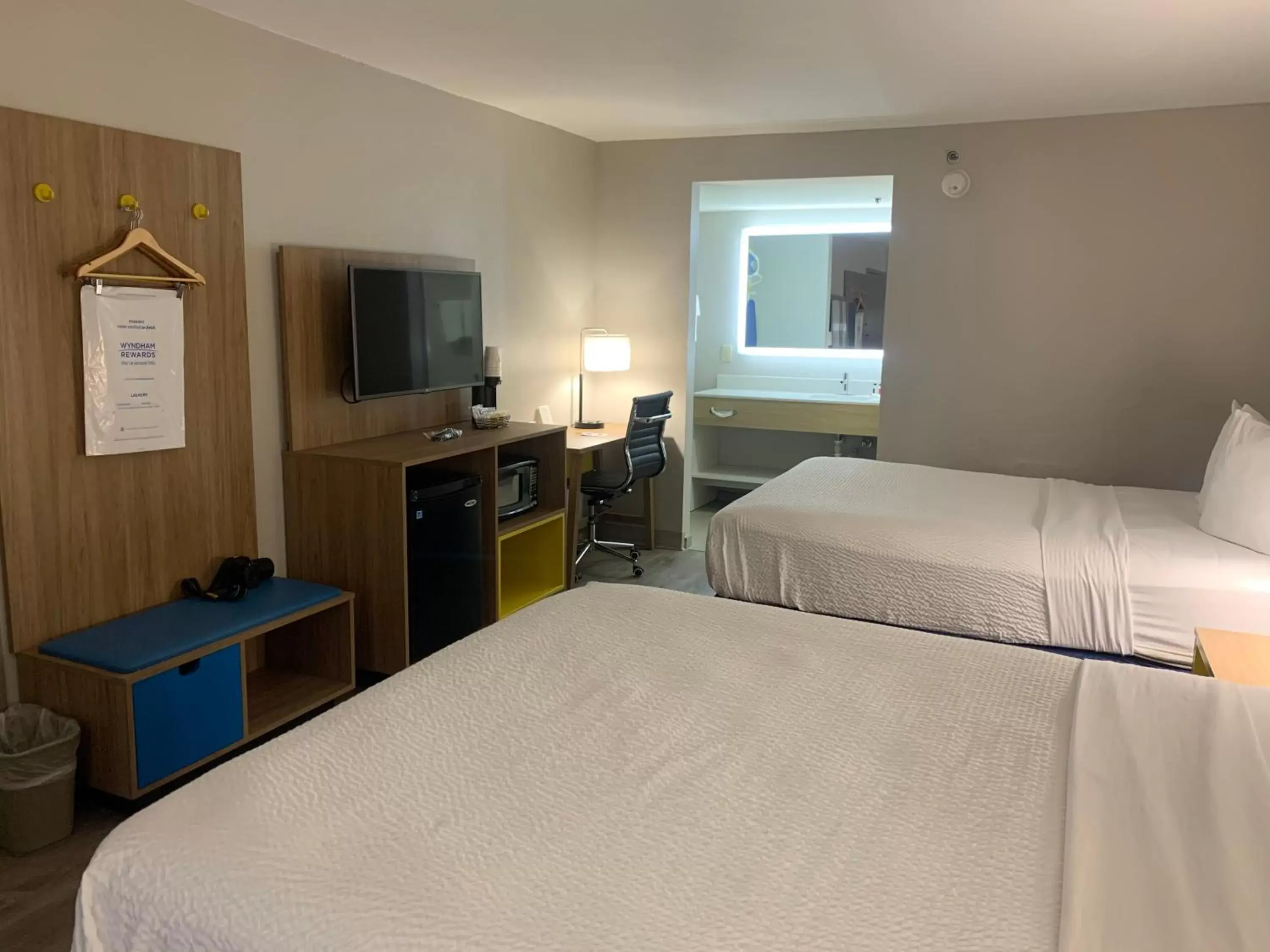 Property building, Bed in Days Inn by Wyndham Atlanta Stone Mountain Property building, Bed in Days Inn by Wyndham Atlanta Stone Mountain