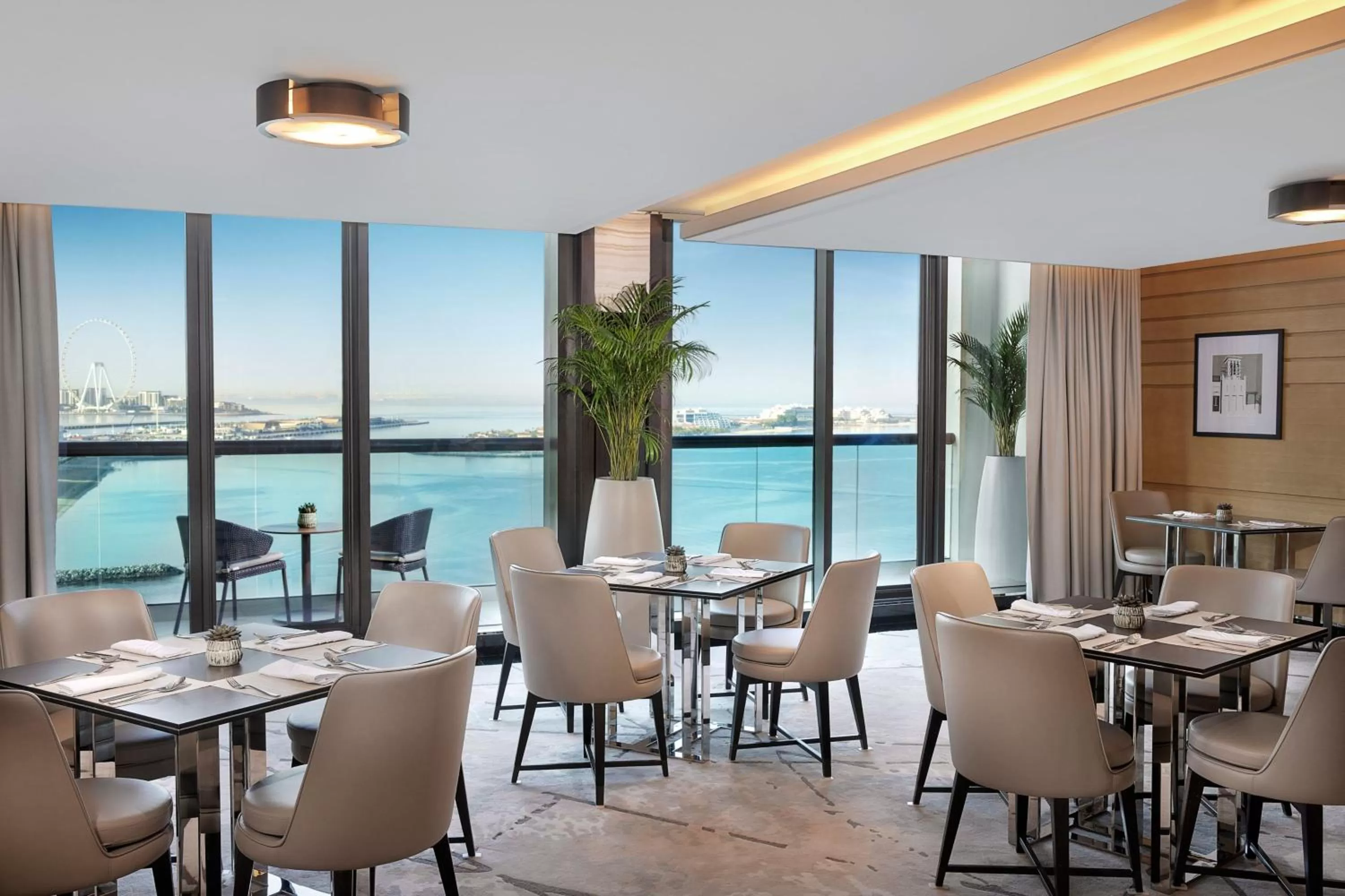 Lounge or bar in Marriott Resort Palm Jumeirah, Dubai