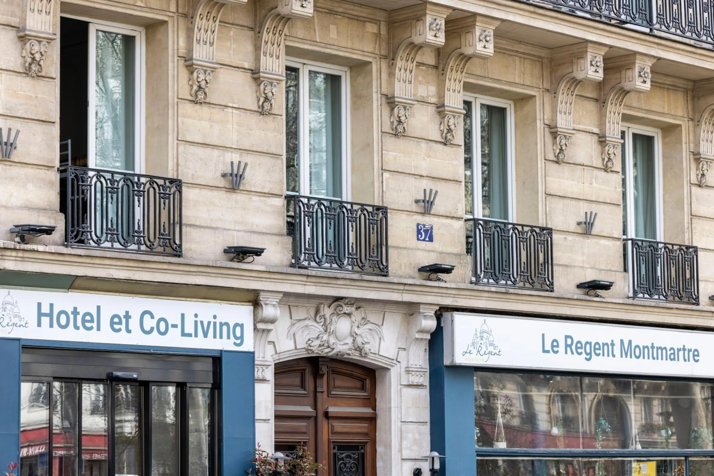 Property building in Le Regent Montmartre by Hiphophostels