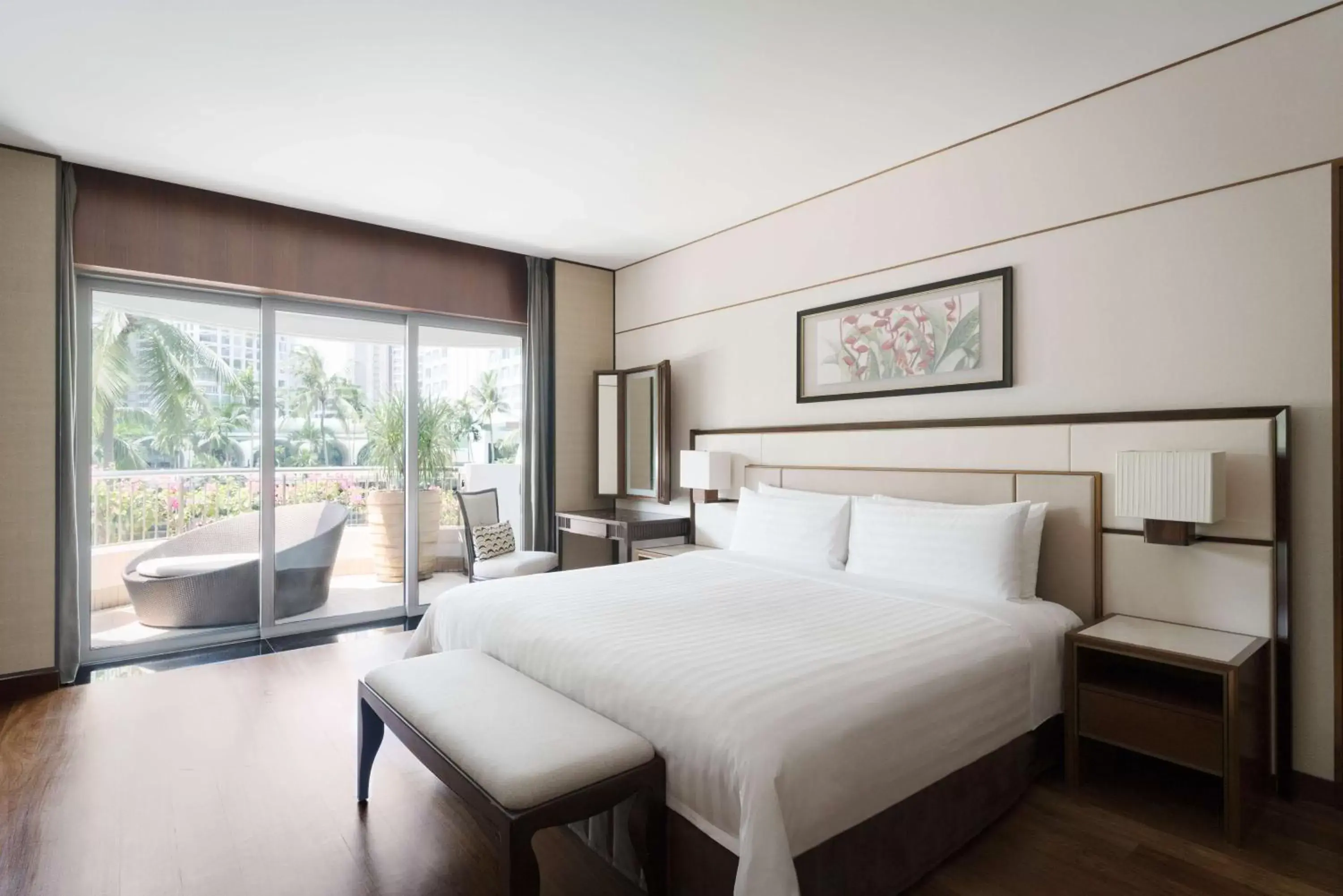 Photo of the whole room, Bed in Shangri-La Singapore
