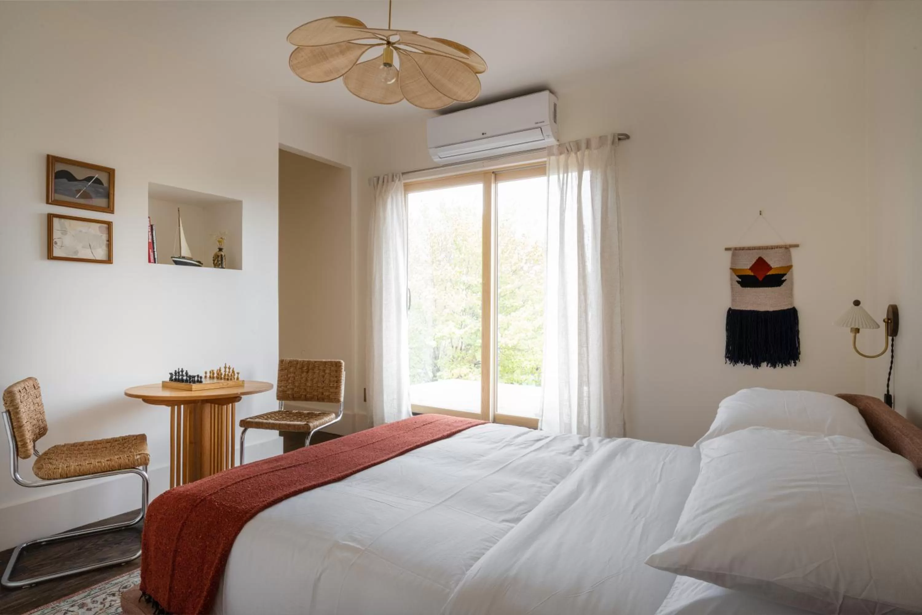 Seating area, Bed in Eastwind Hotel Lake Placid