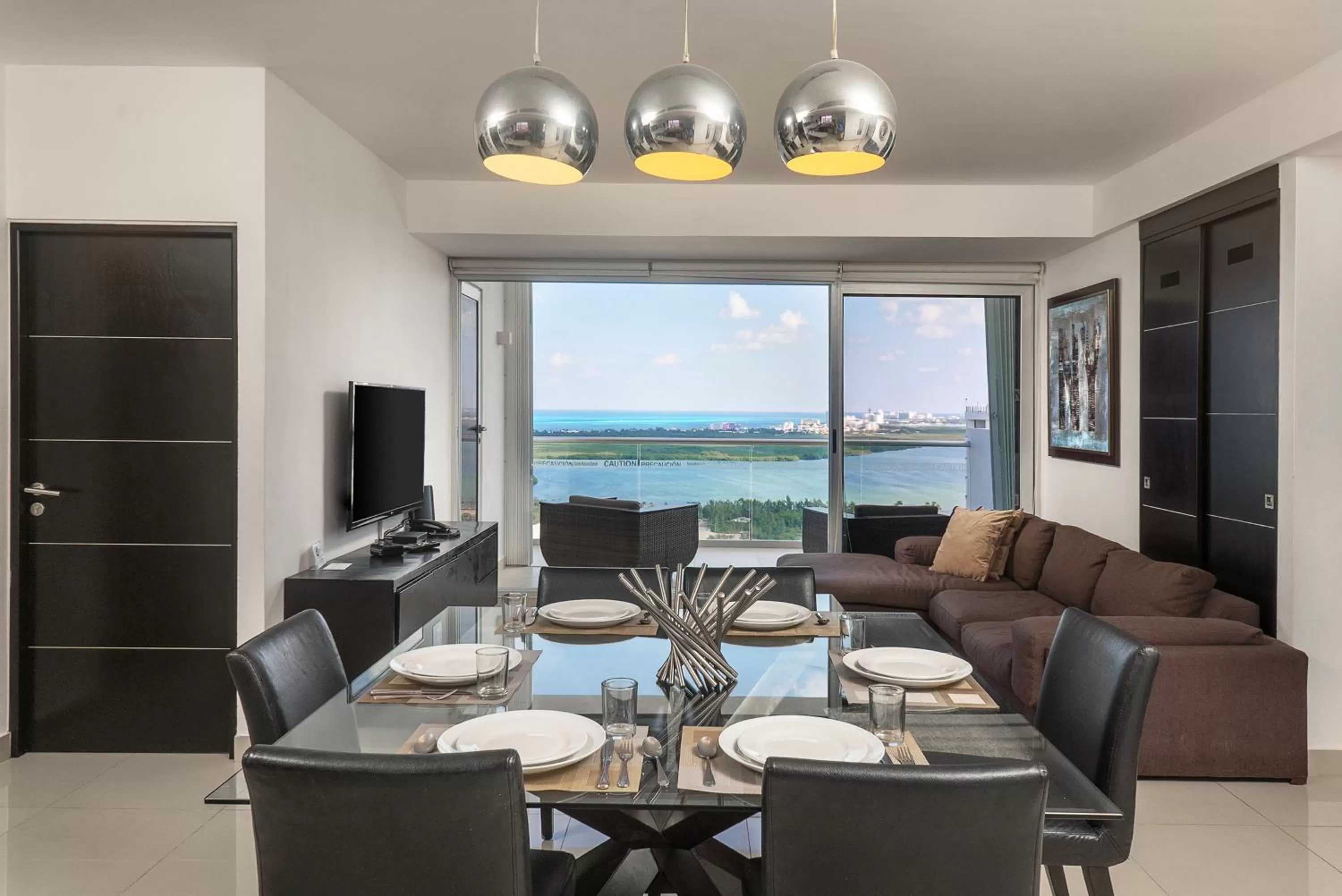 Day in Suites Malecon Cancun