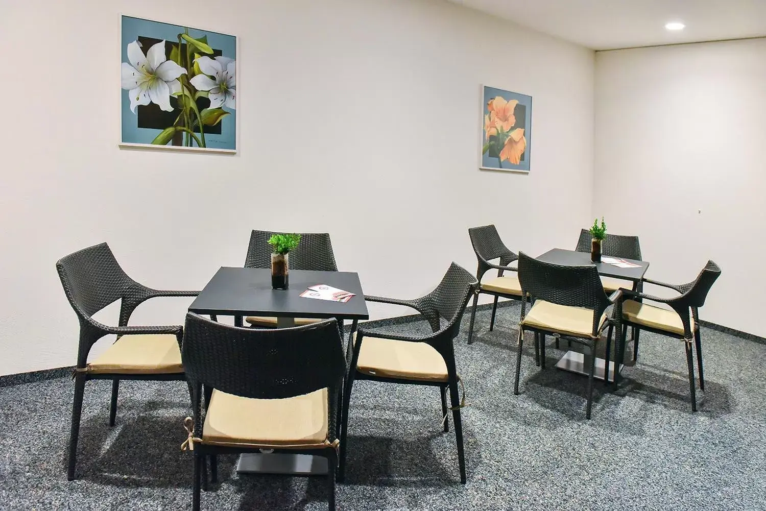 Lounge or bar, Restaurant/Places to Eat in Hotel am Kreisel: Self-Service Check-In Hotel