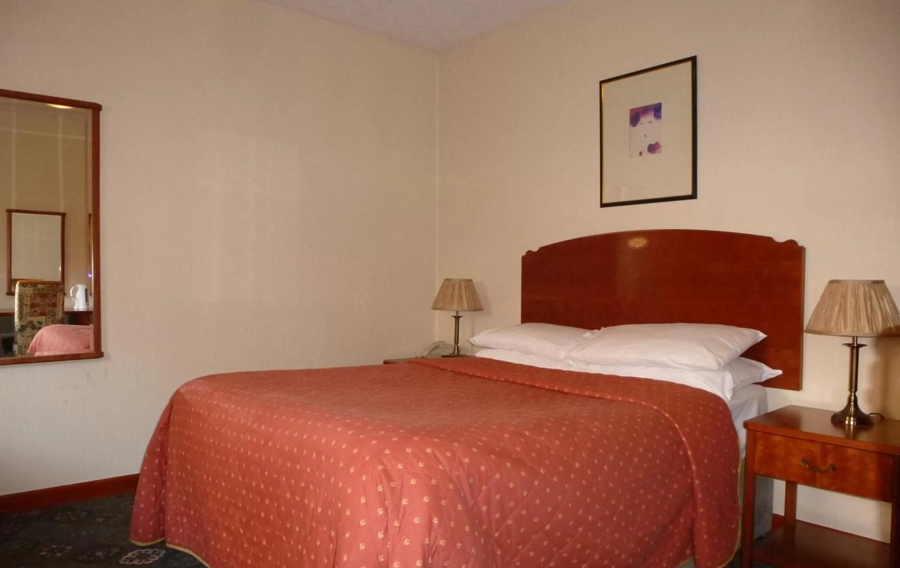 Bed in Somerton House Hotel