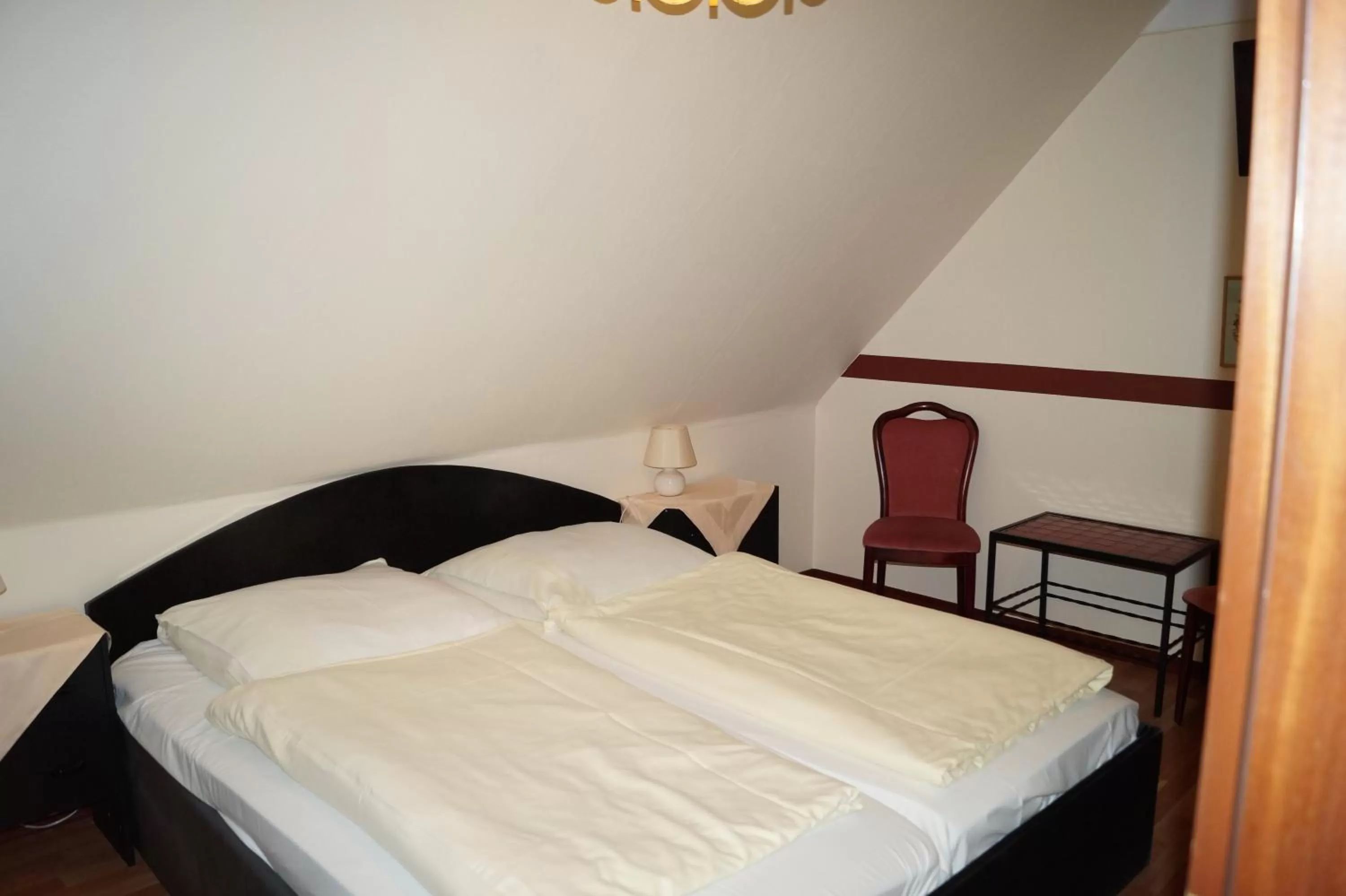 Bedroom, Bed in La Fontana