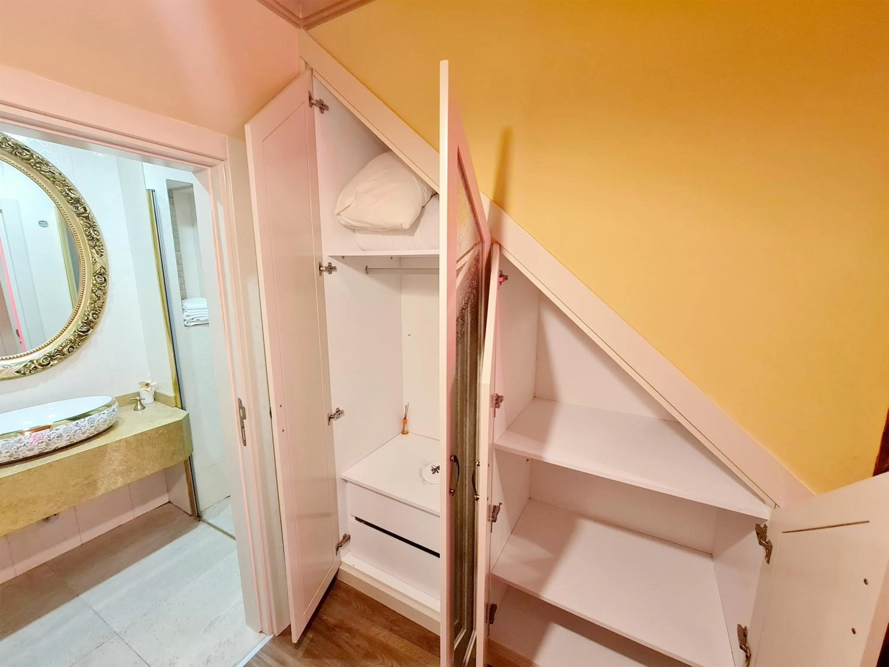 wardrobe in SOFIA BOUTIQUE HOTEL