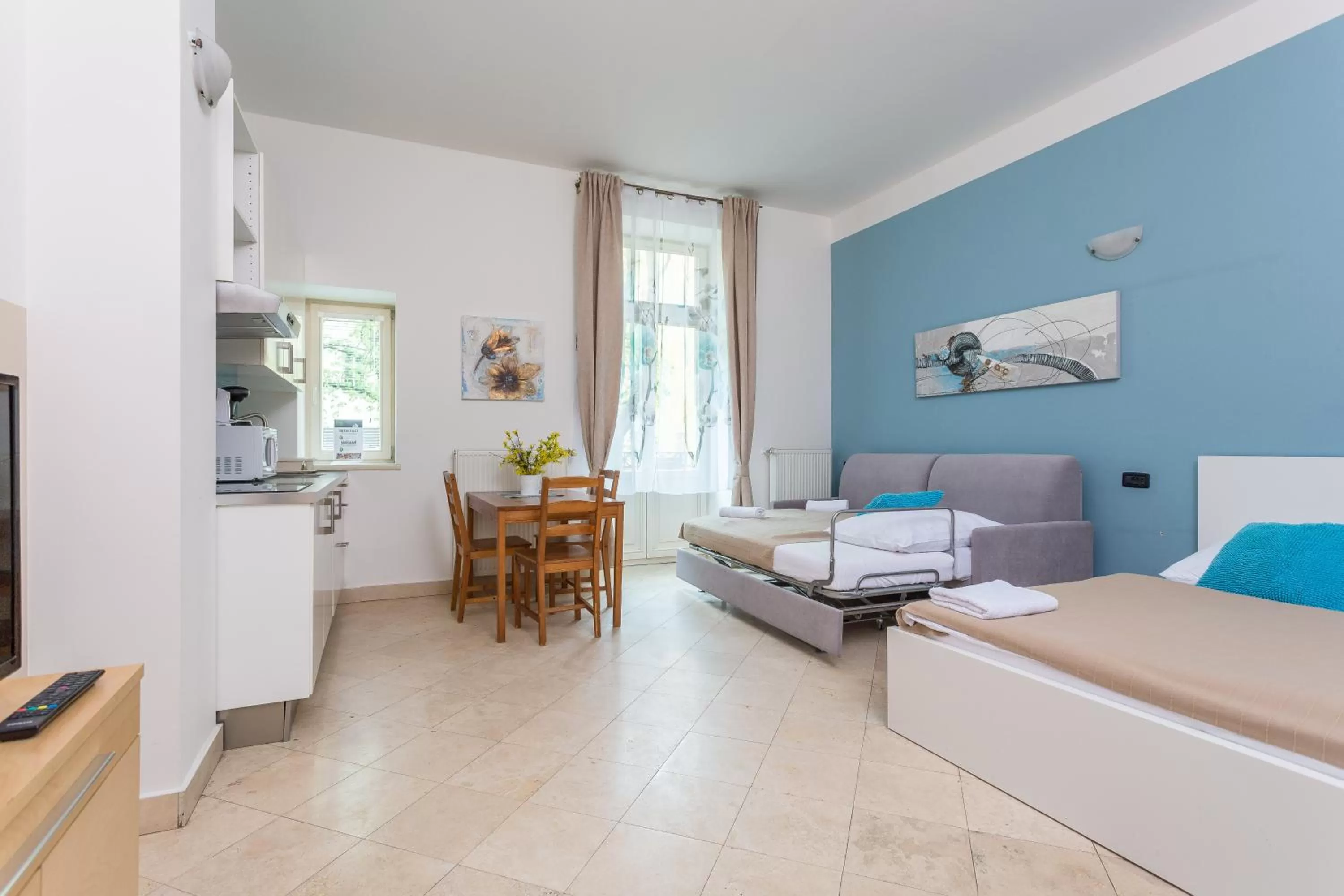 Kitchen or kitchenette, Seating Area in Legerova 33 Apartments