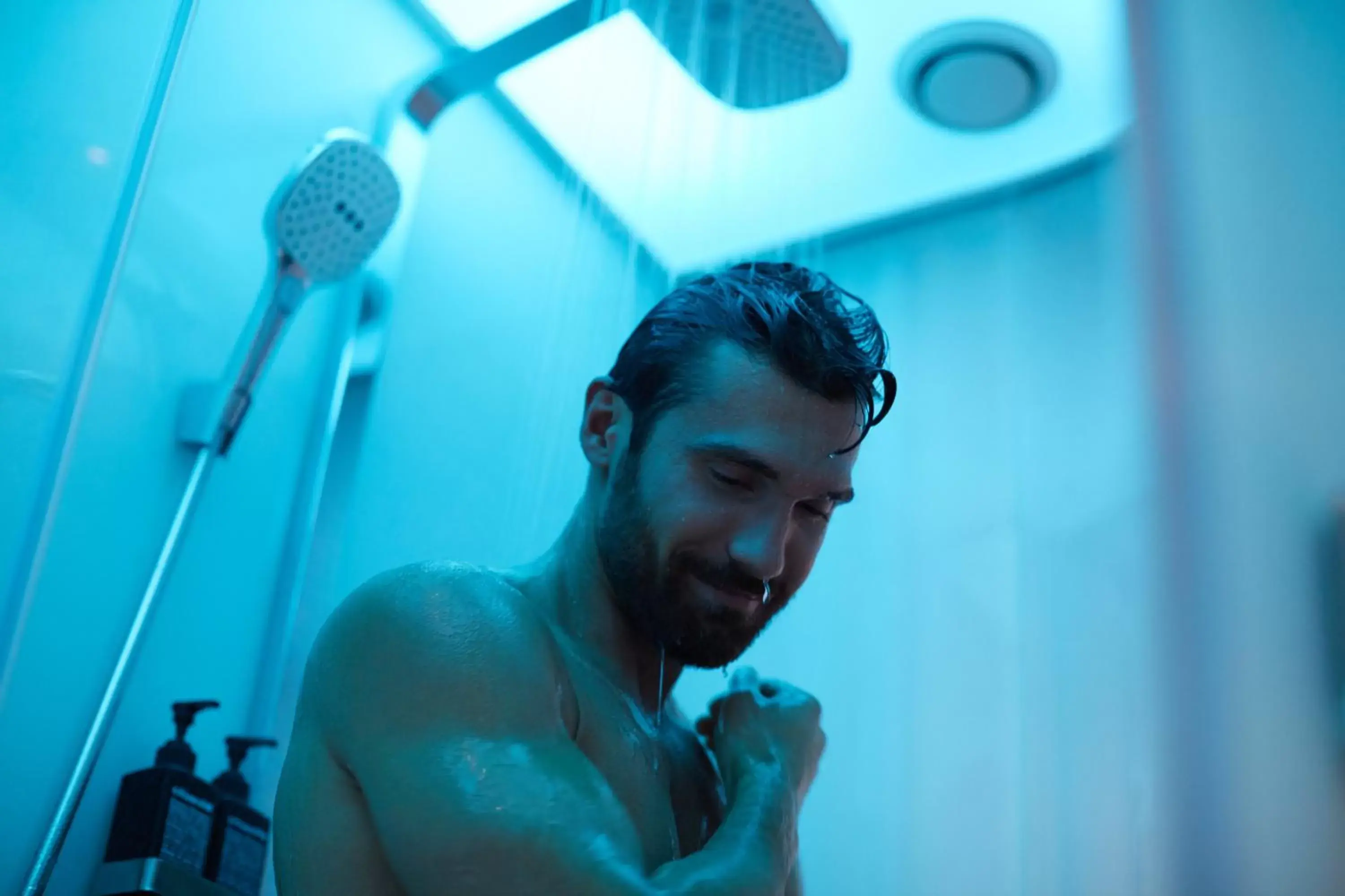 Shower in citizenM Schiphol Airport