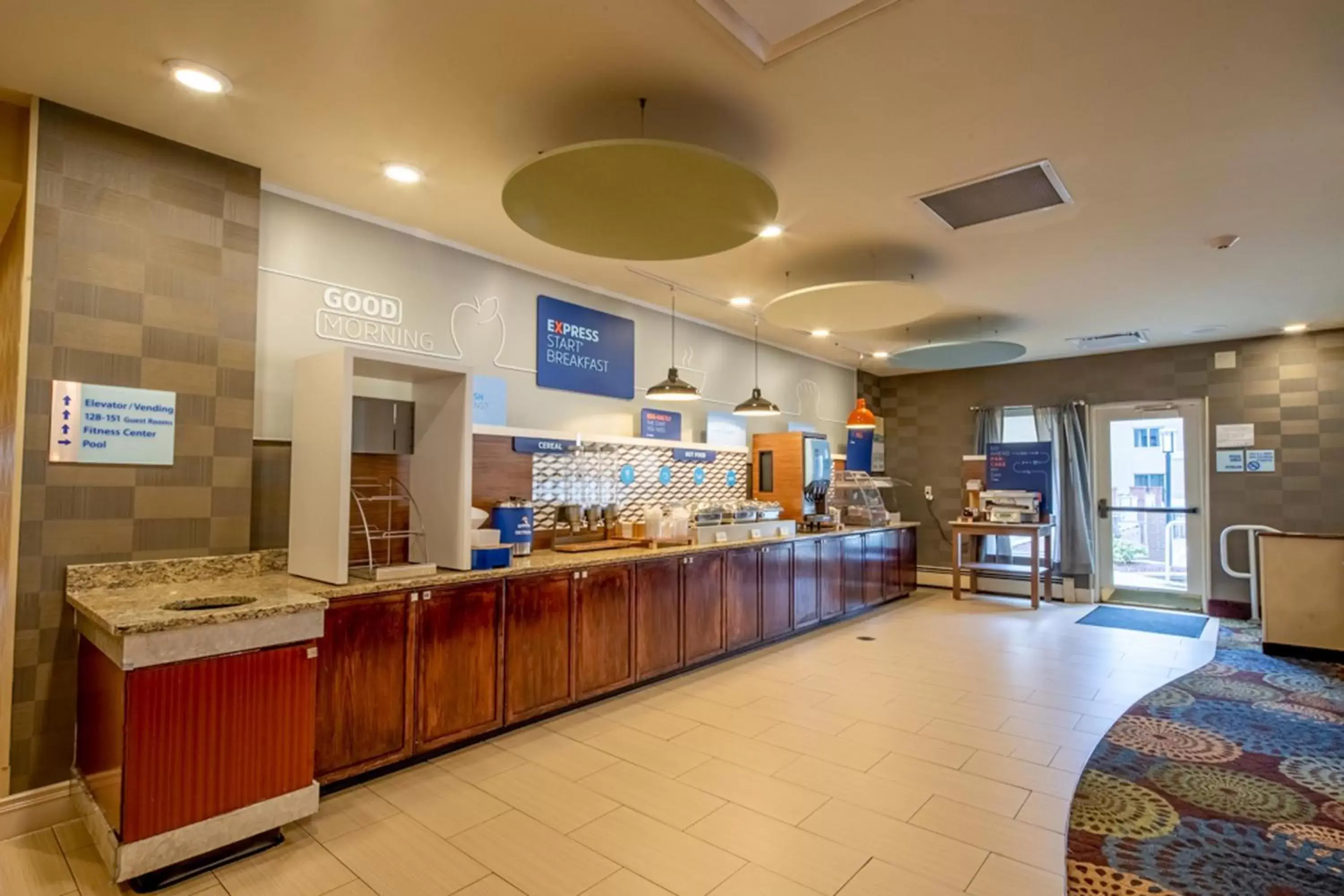 Breakfast in Holiday Inn Express Hotel & Suites Pittsburgh Airport, an IHG Hotel