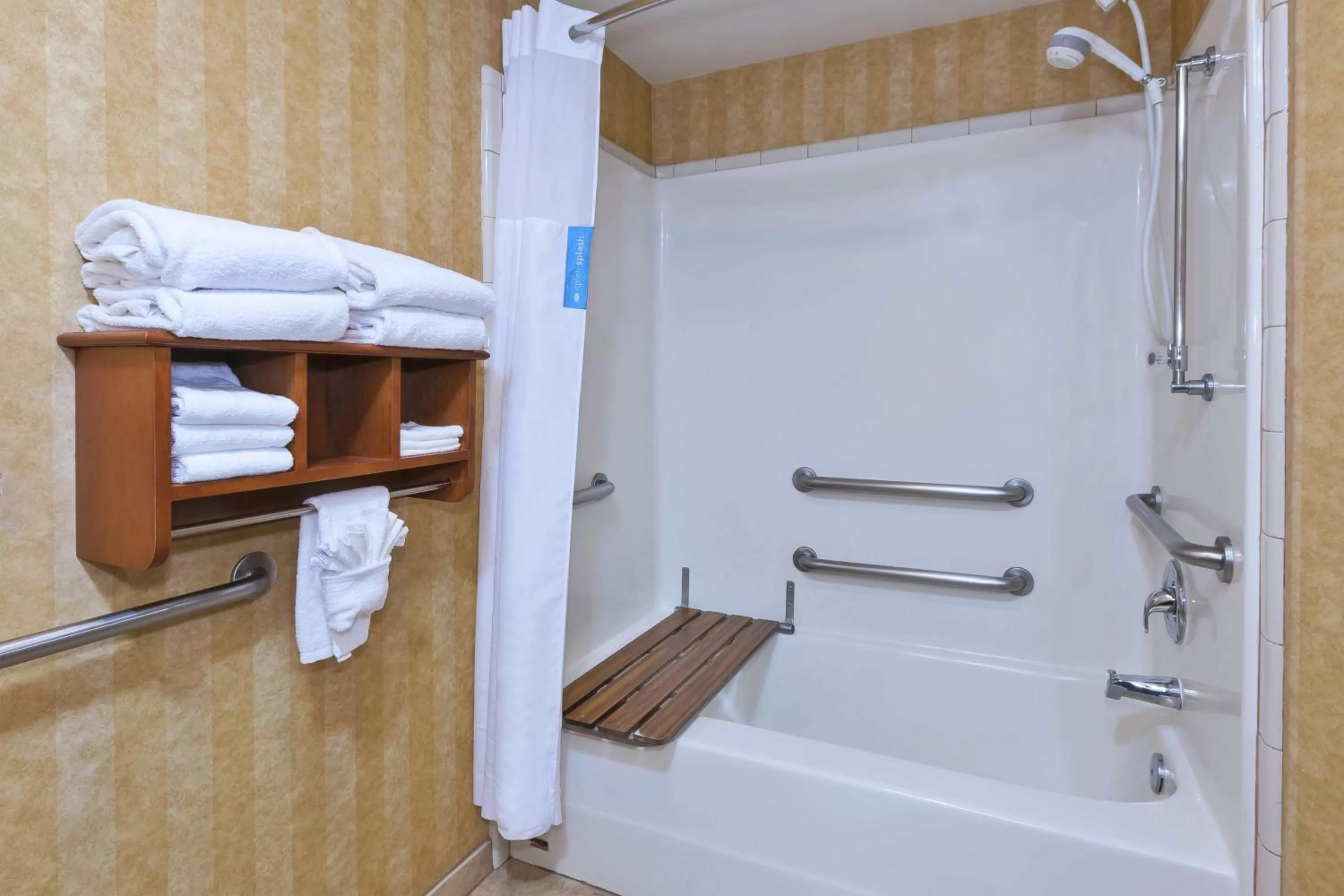 Bathroom in Hampton Inn Idaho Falls