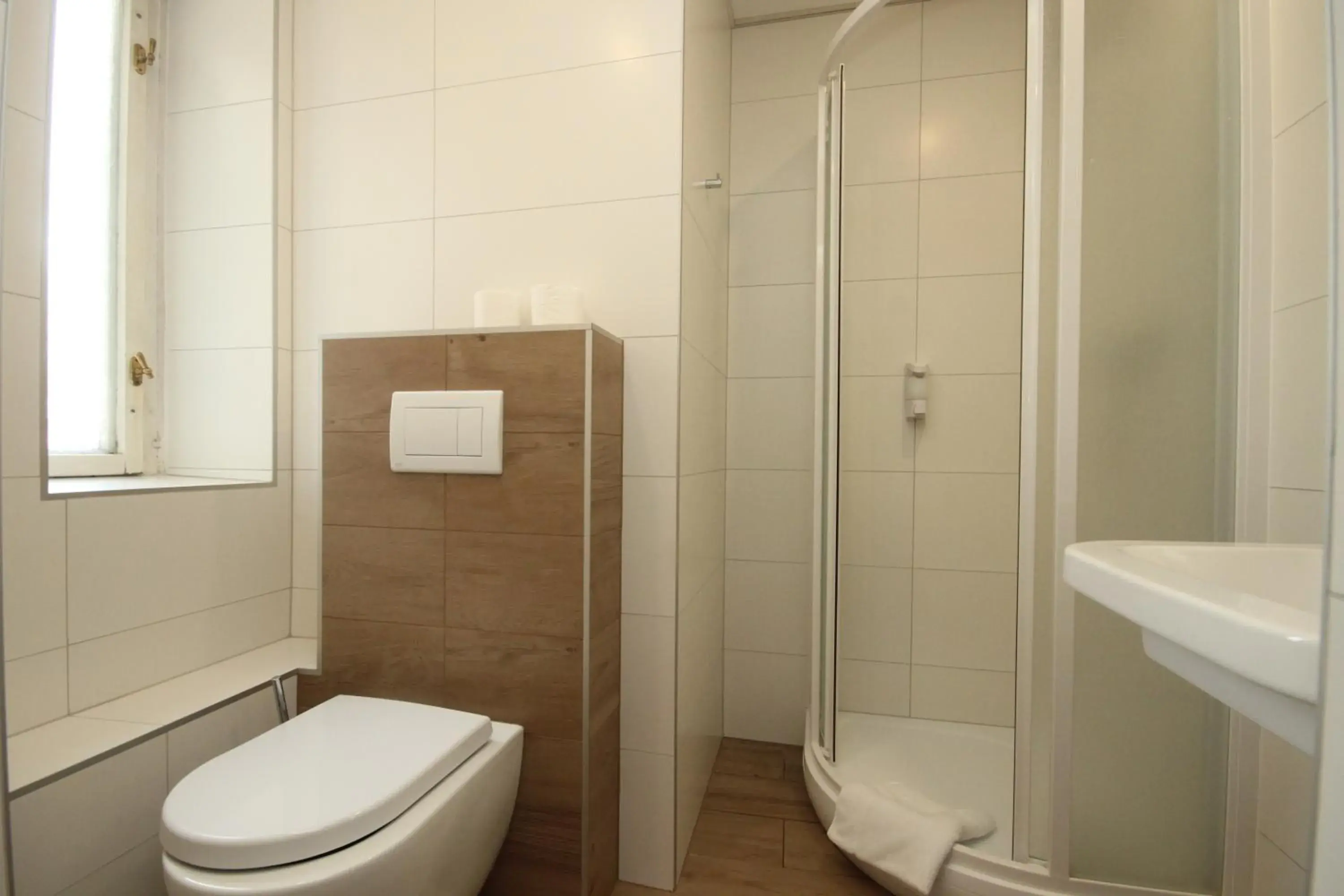 Shower, Bathroom in City Centre