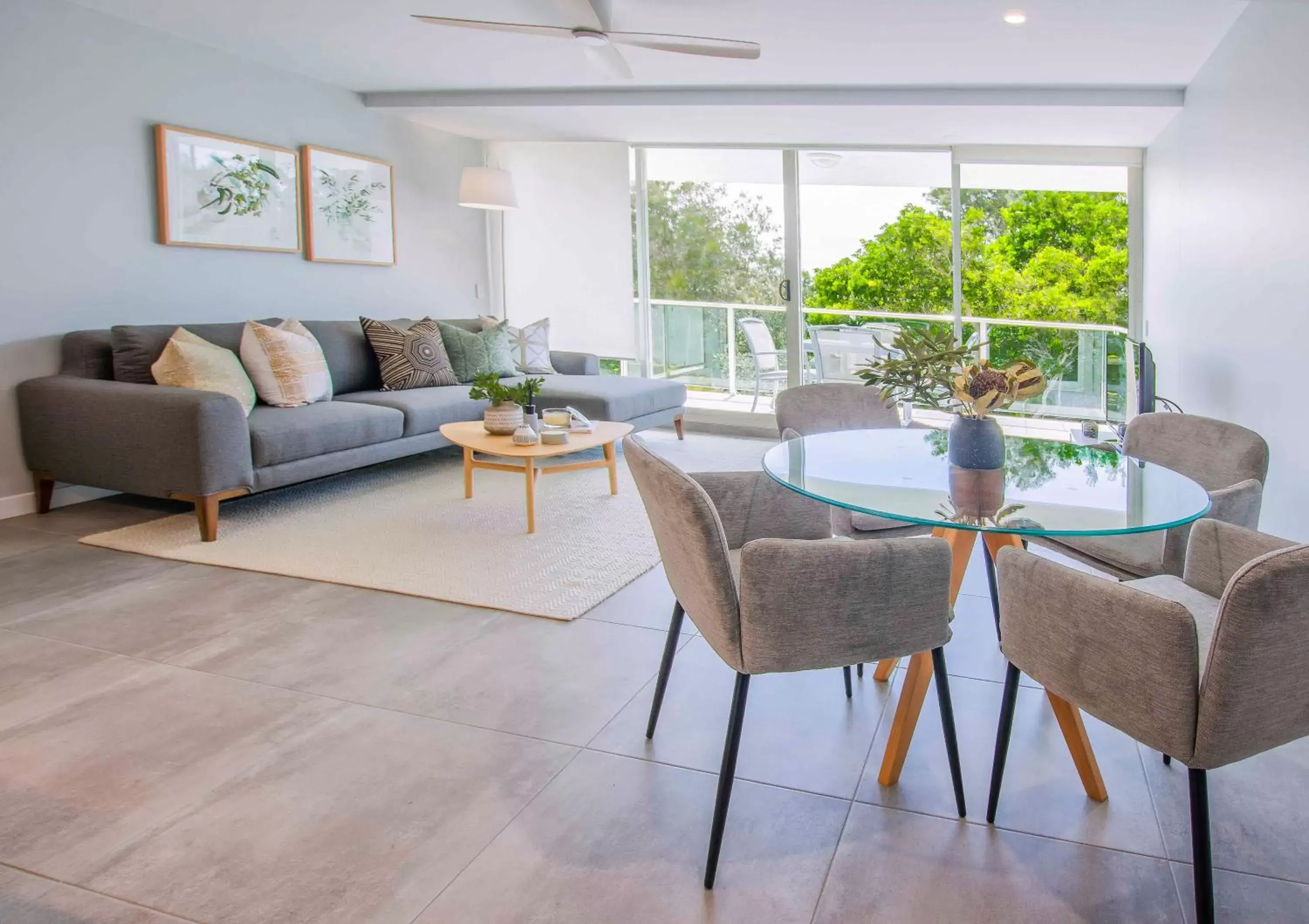 Living room, Seating Area in 84 The Spit Holiday Apartments