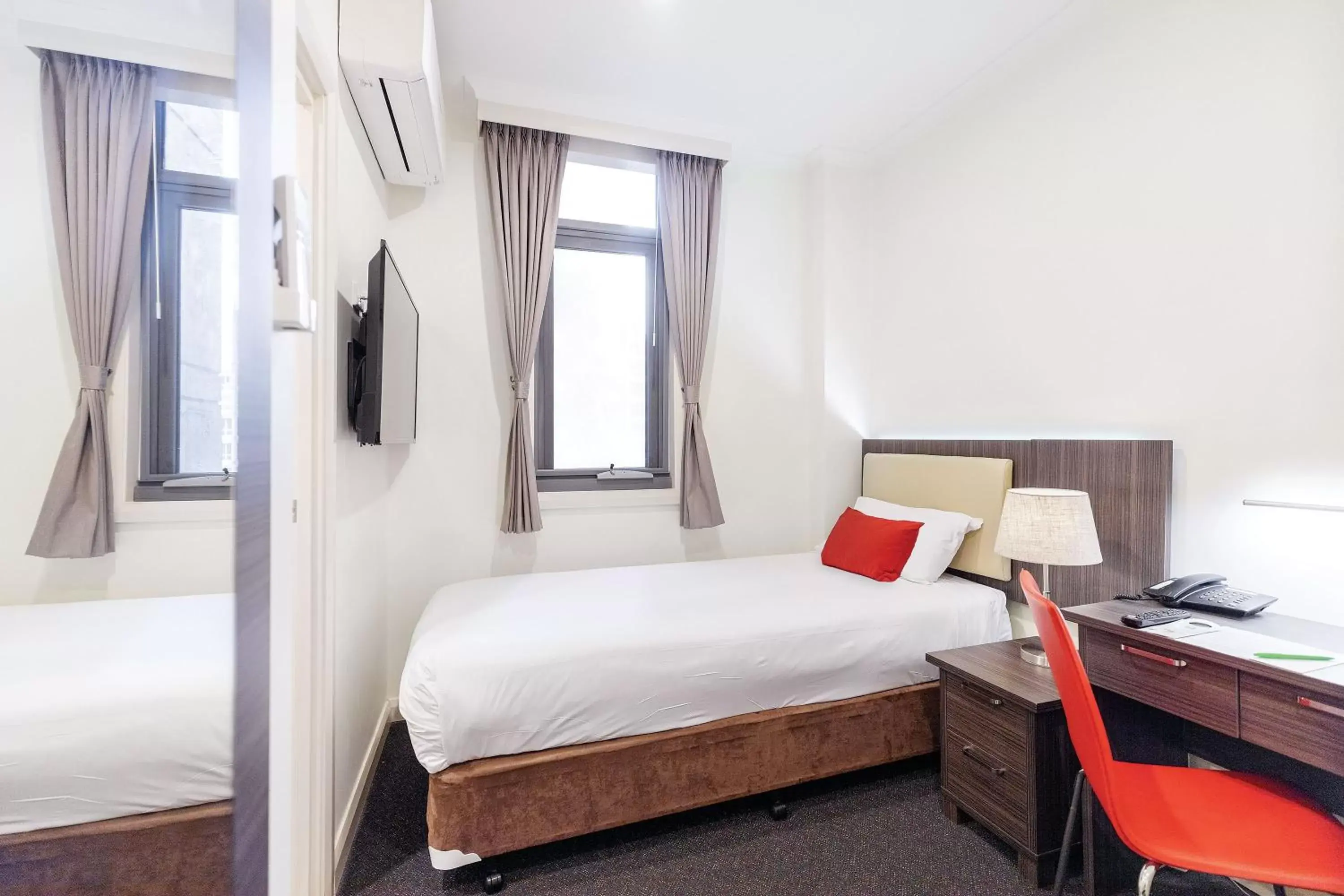 Standard Single Room in ibis Styles Kingsgate Hotel