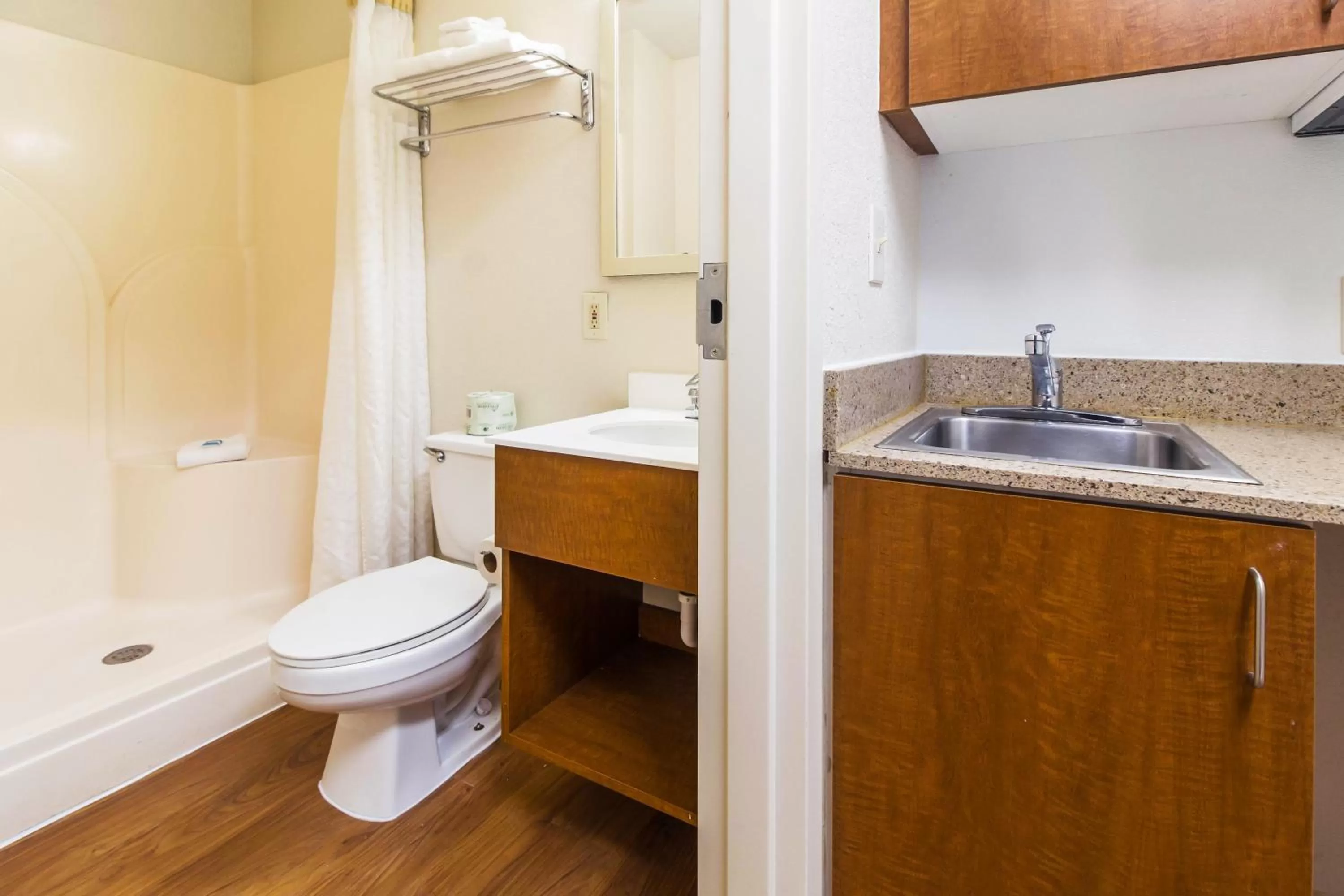 Photo of the whole room in HomeTowne Studios by Red Roof Houston - West Oaks - Energy Corridor