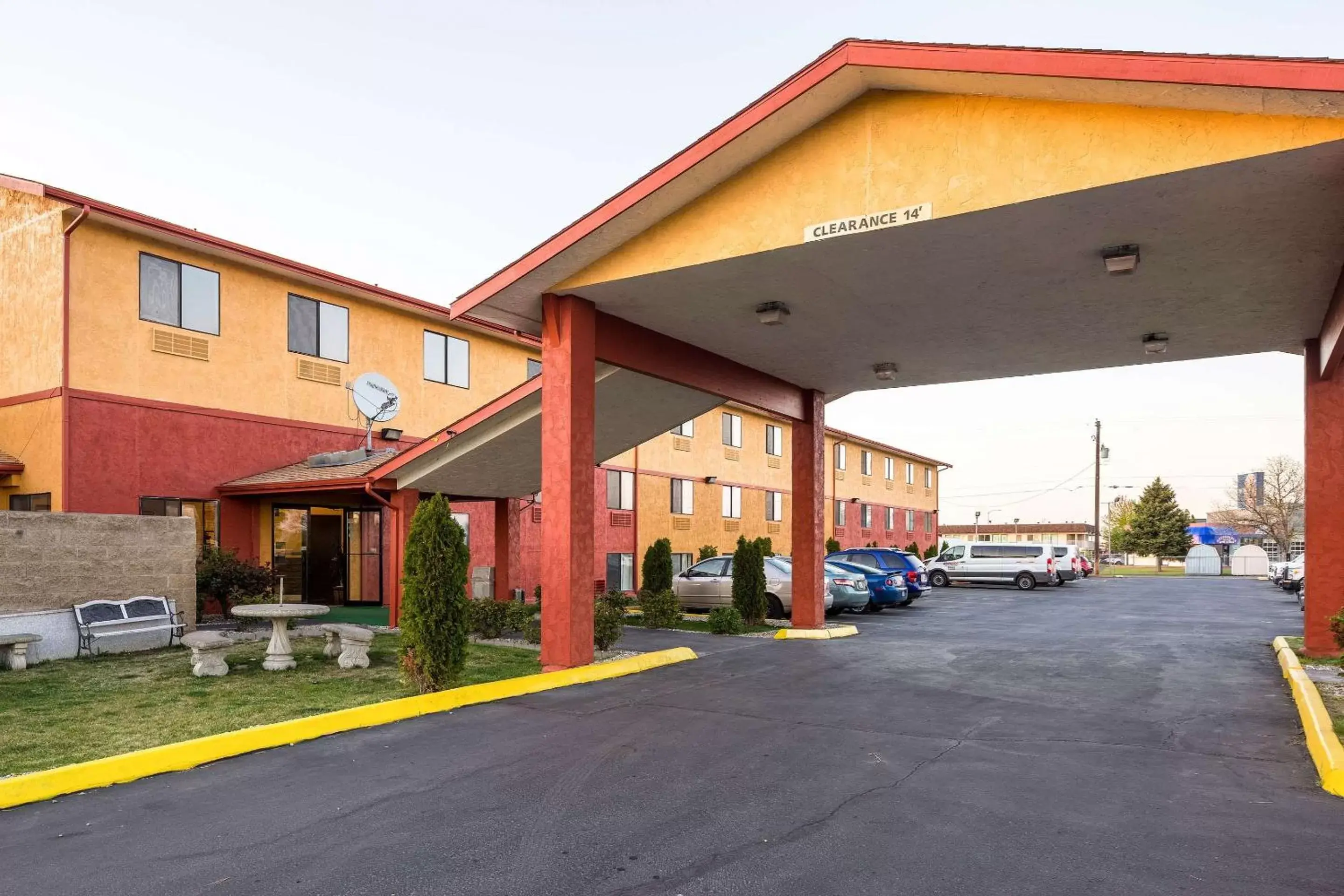 Property Building in Quality Inn Moses Lake