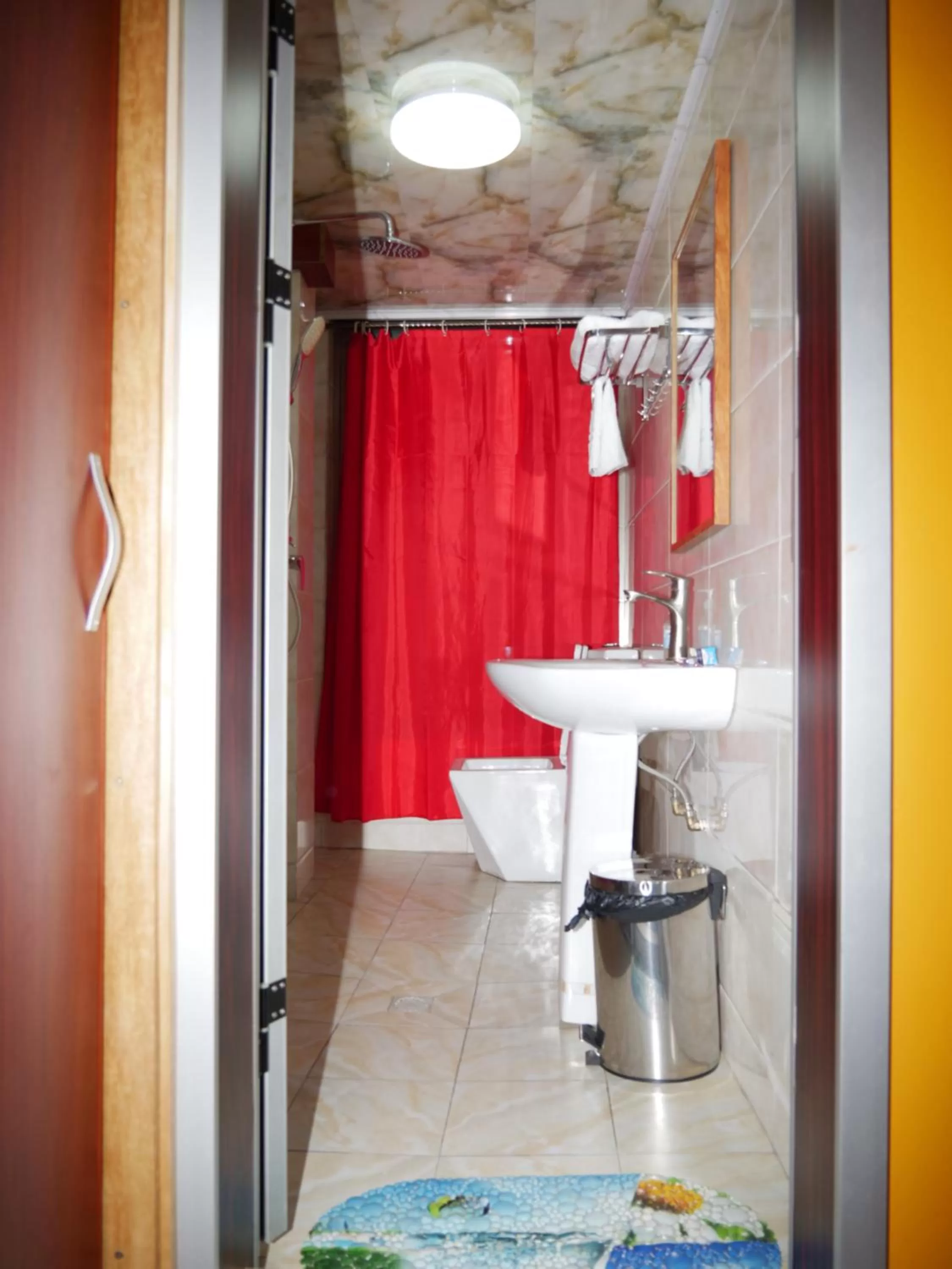 Shower in Marriot Metropolitan Hotel