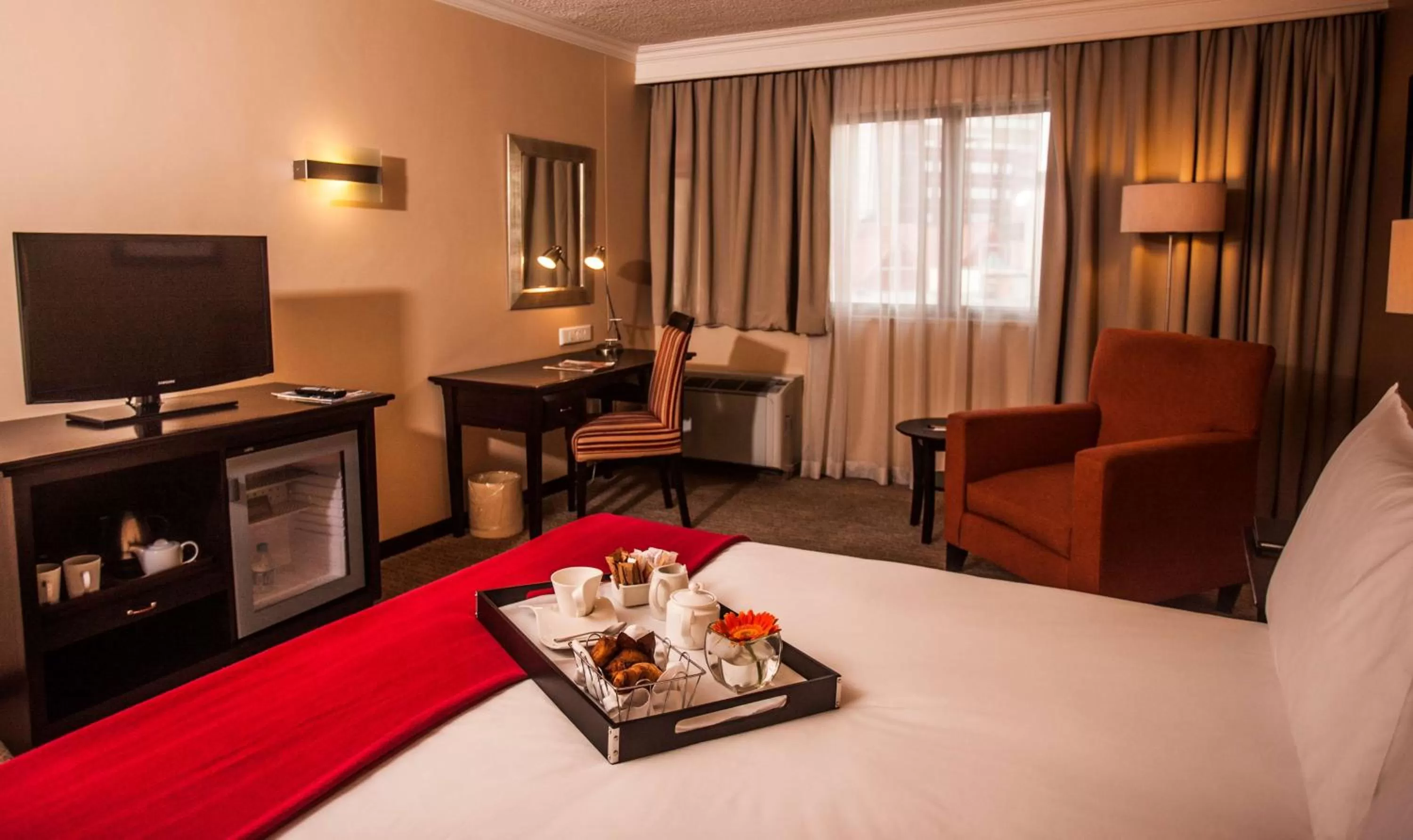 Bedroom, Bed in Southern Sun Pretoria