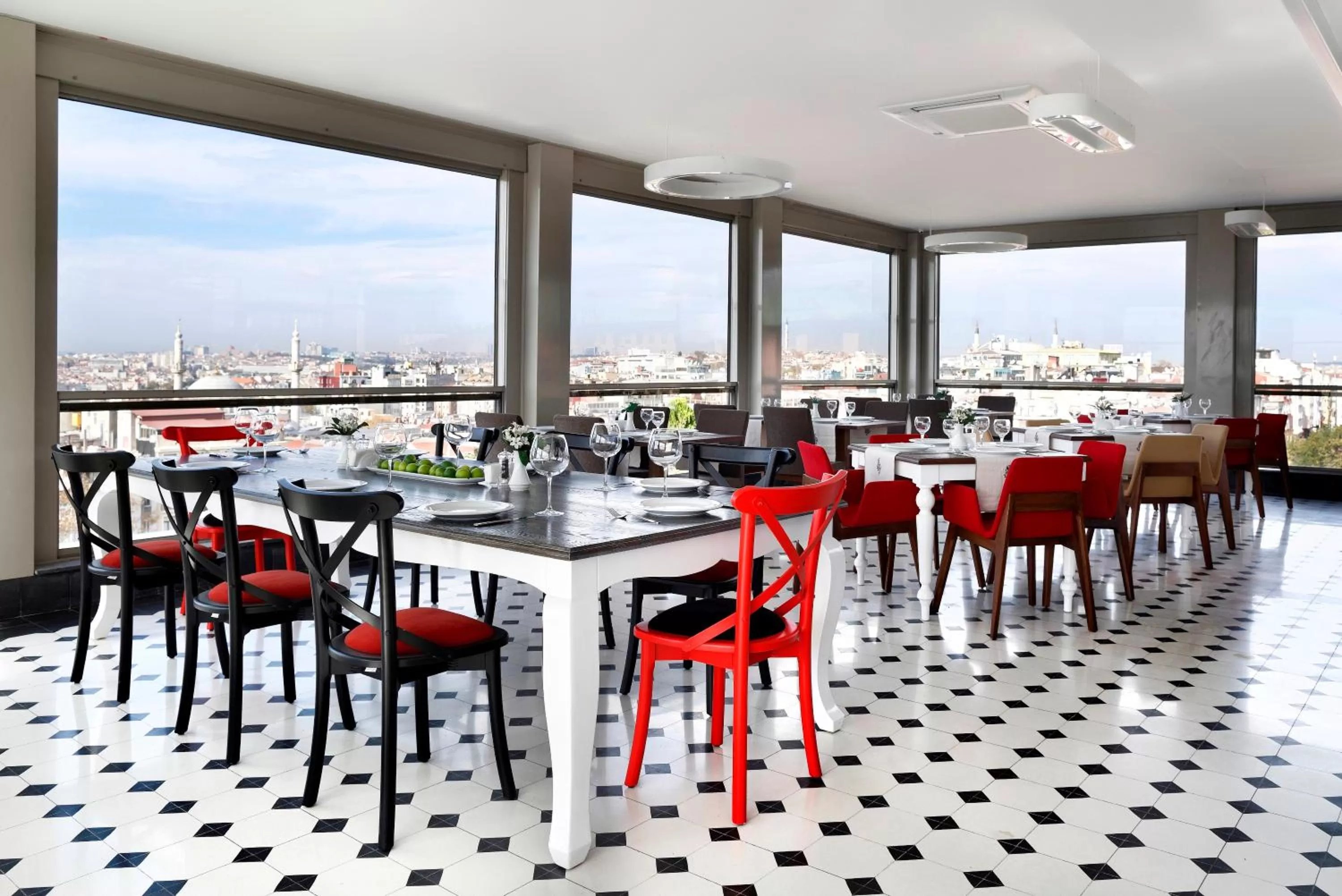 Restaurant/places to eat in Darkhill Hotel