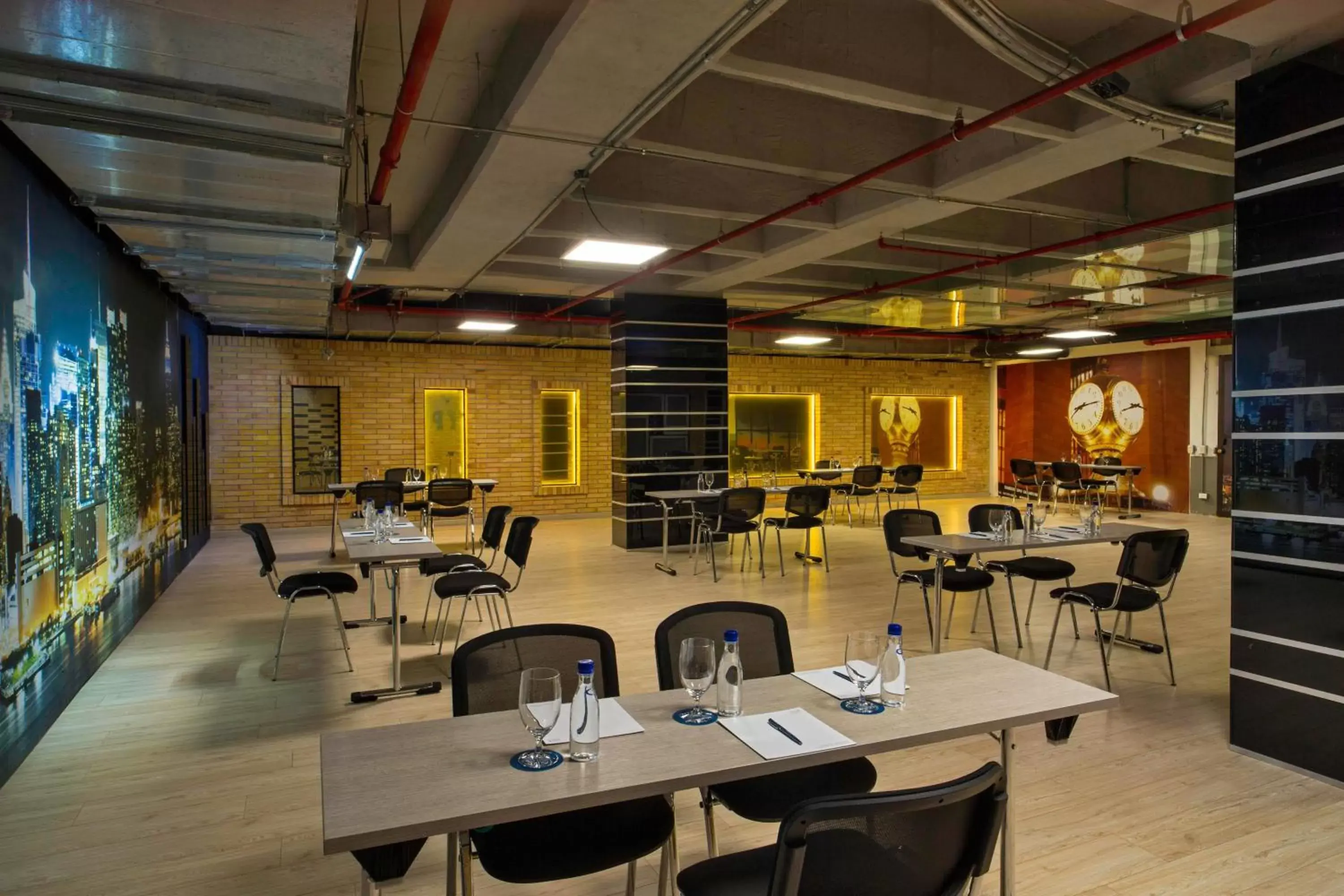 Meeting/conference room, Restaurant/Places to Eat in Four Points By Sheraton Bogota