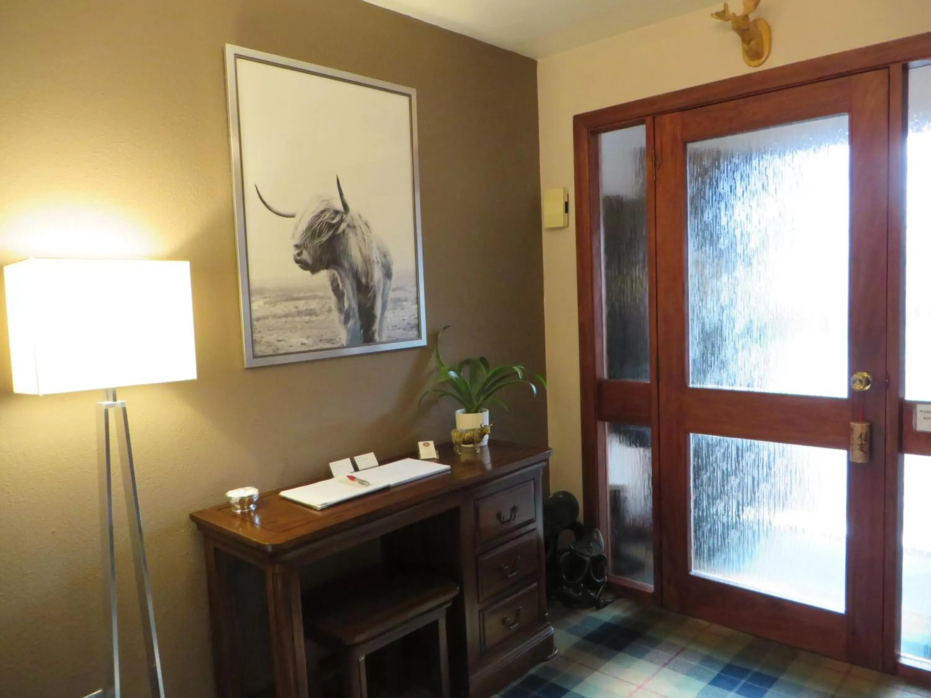 Facade/entrance, TV/Entertainment Center in Eriskay B&B and Aviemore Glamping