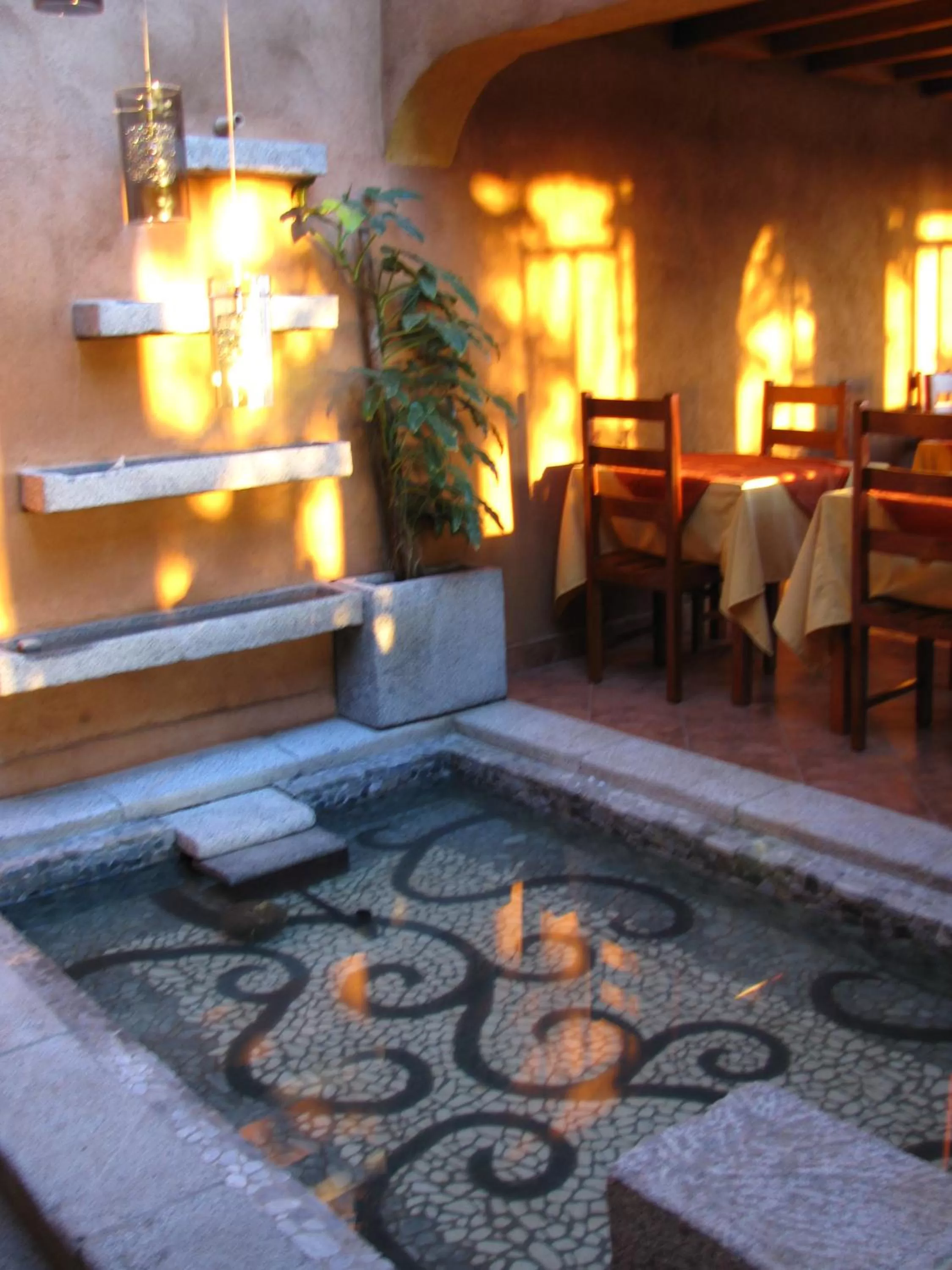 Restaurant/places to eat in Belvedere Hotel