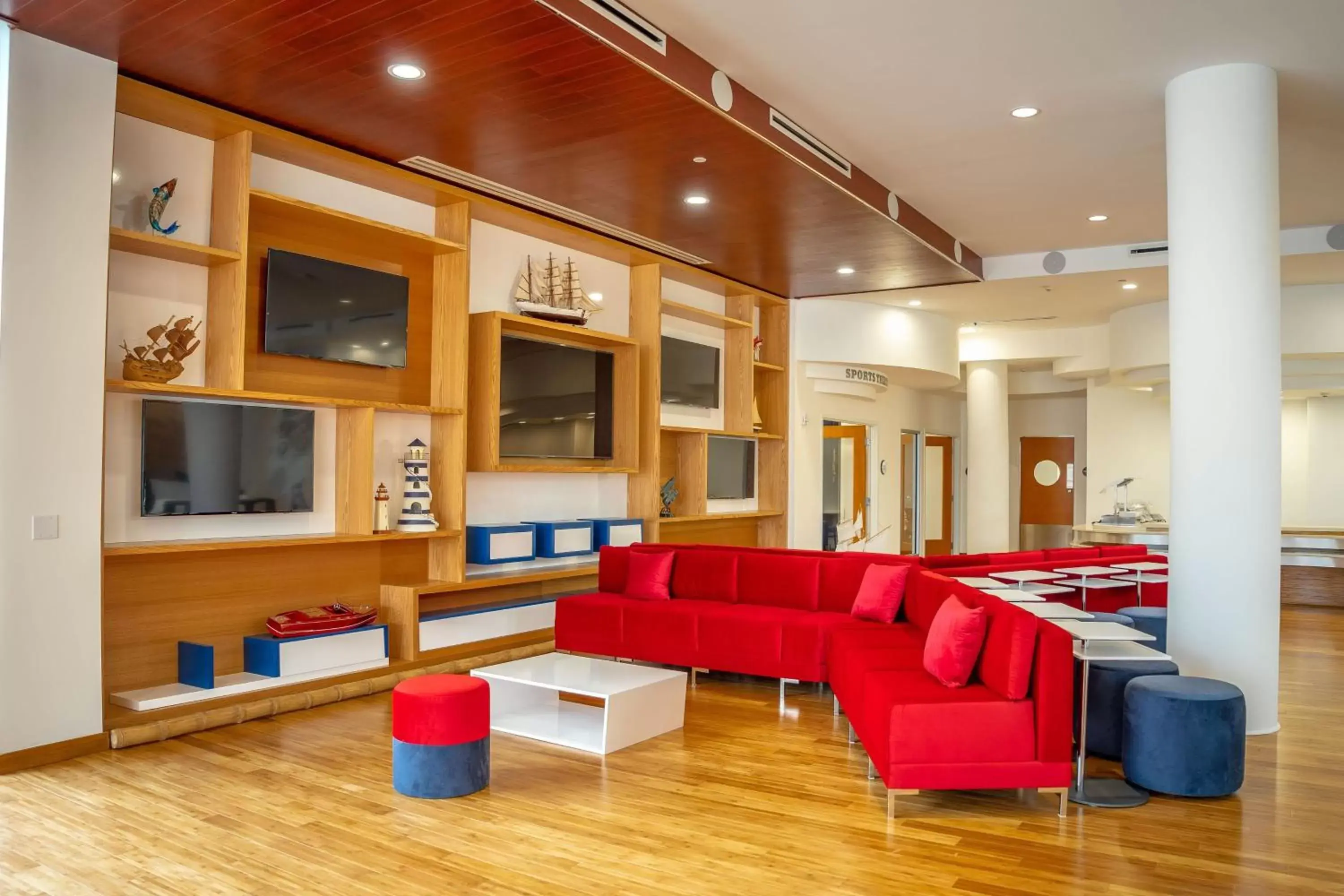 Lobby or reception, Seating Area in Maritime Hotel Fort Lauderdale Cruise Port