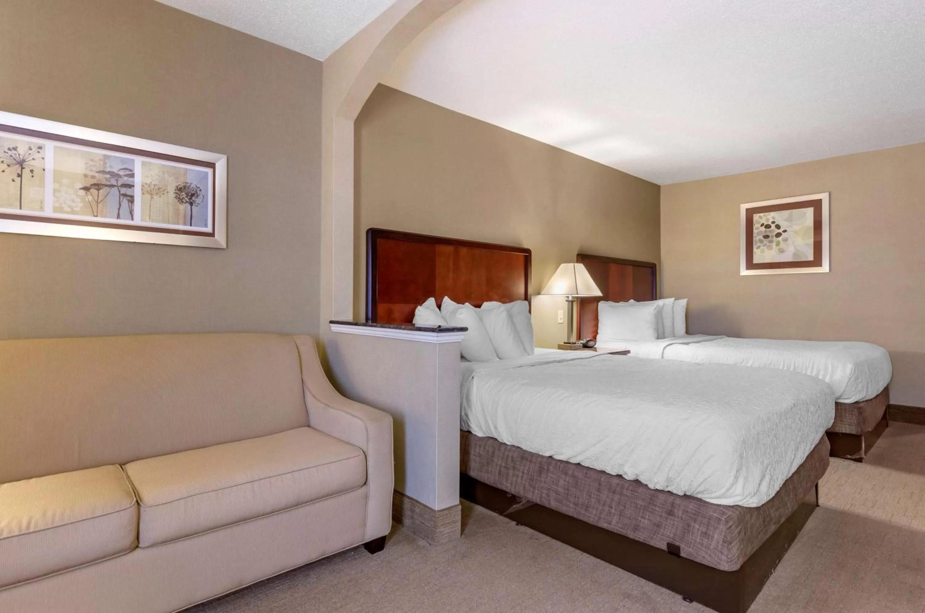 Queen Room with Two Queen Beds with Sofa Bed in Best Western Plus Inn at Hunt Ridge