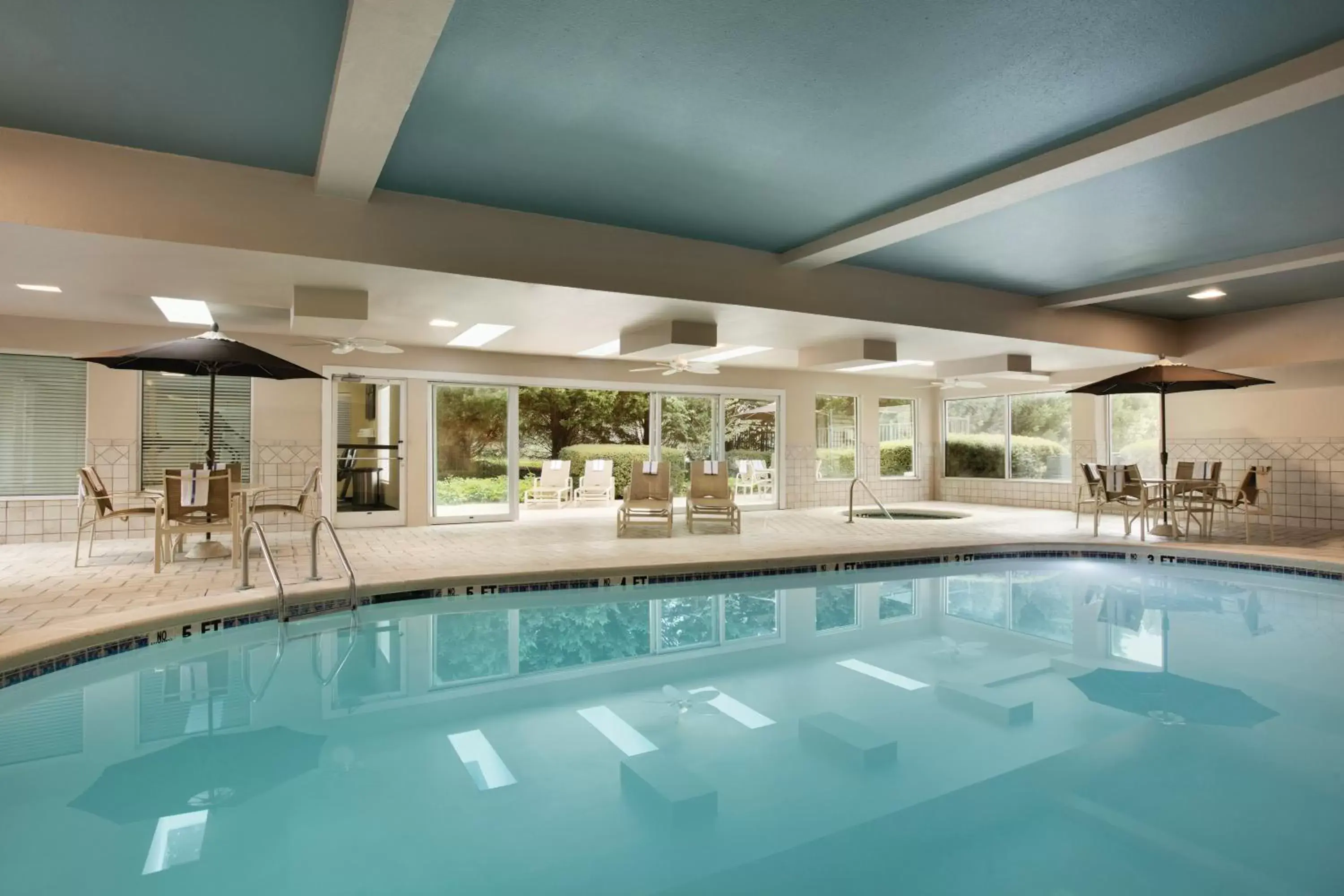 Swimming Pool in Country Inn & Suites by Radisson, Atlanta Airport North, GA