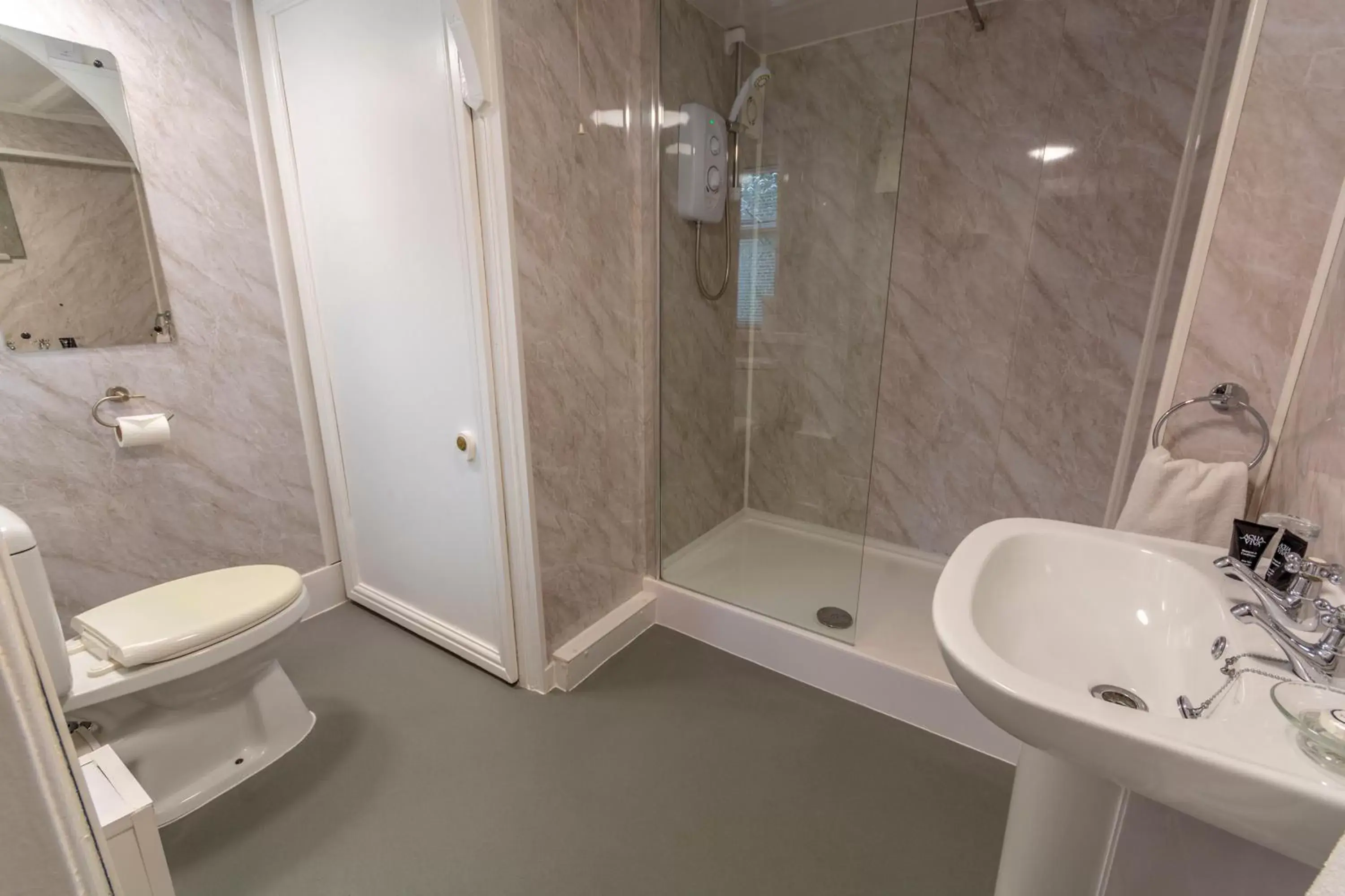 Bathroom in The Forest Lodge