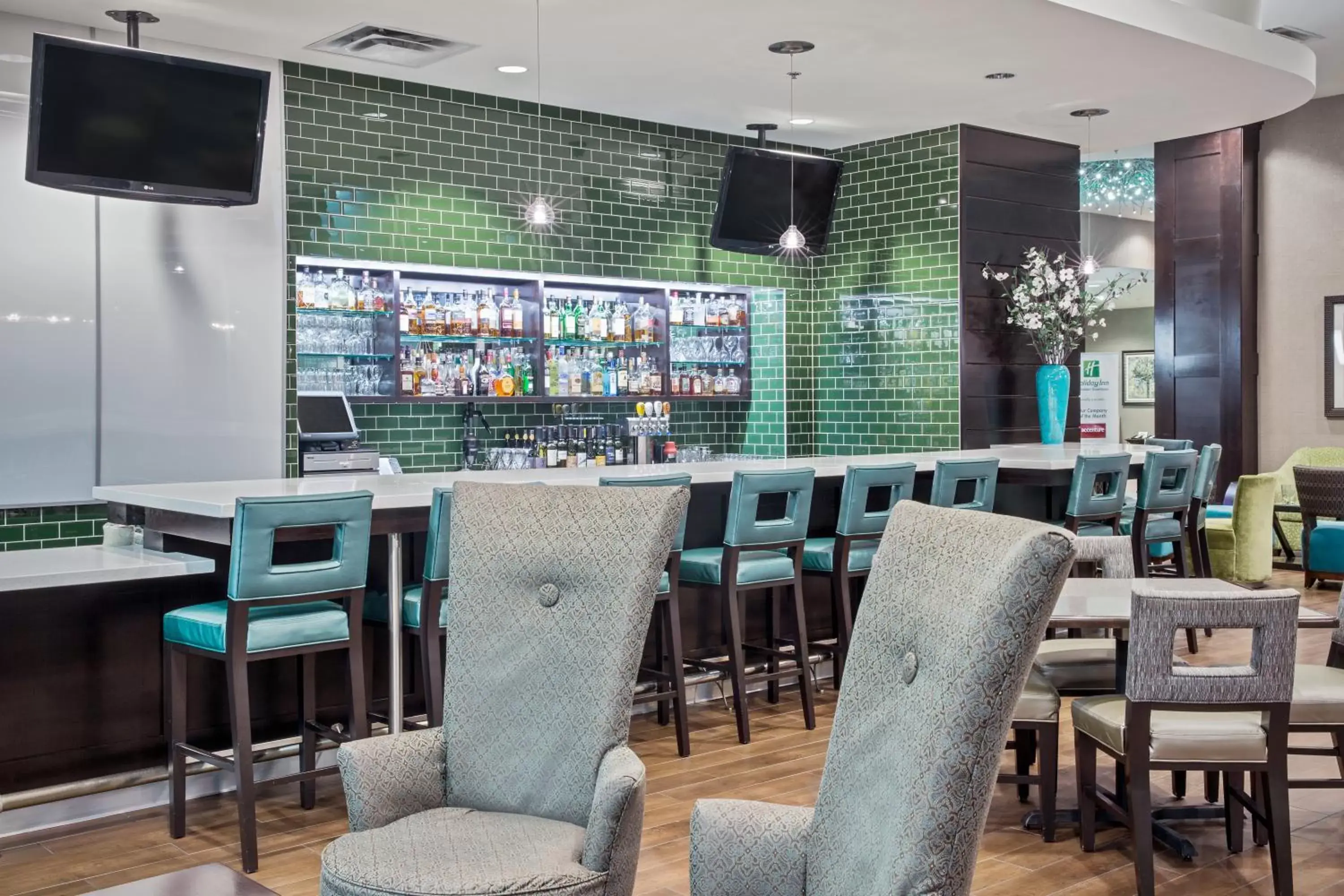 Lounge or bar, Lounge/Bar in Holiday Inn Saskatoon Downtown, an IHG Hotel