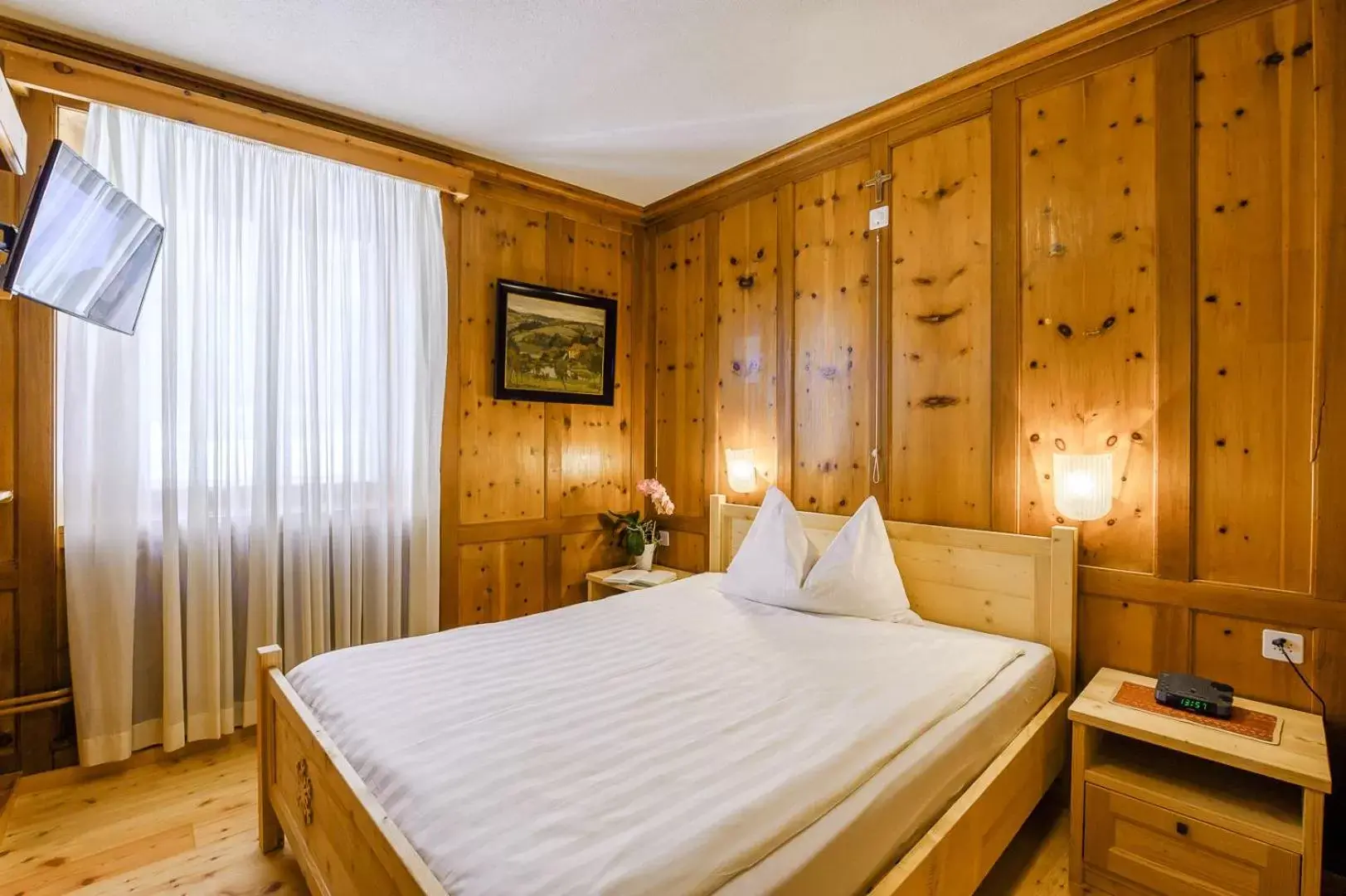 Bedroom, Bed in Hotel Centrale, Typically Swiss