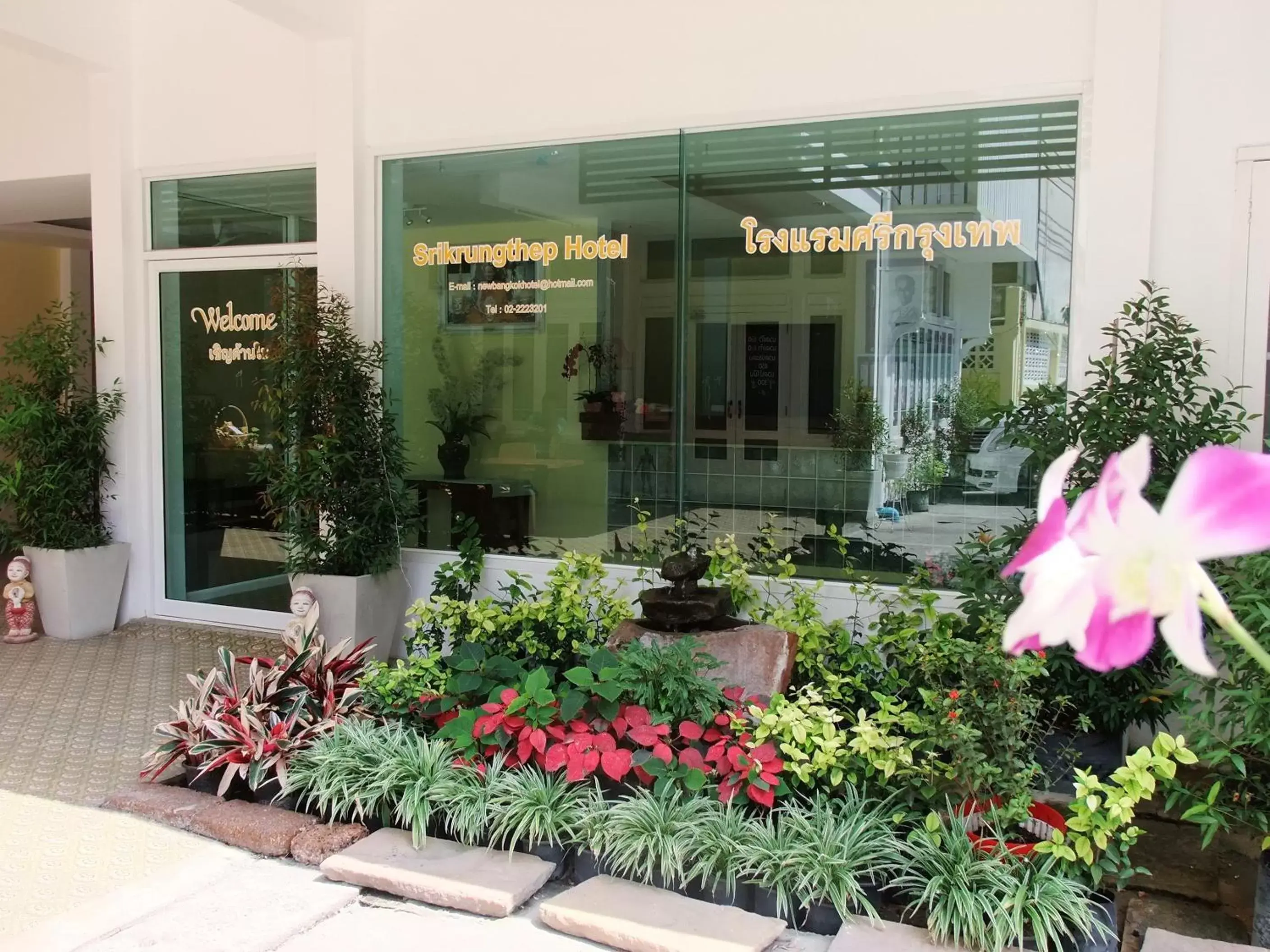 Facade/entrance in Sri Krungthep Hotel