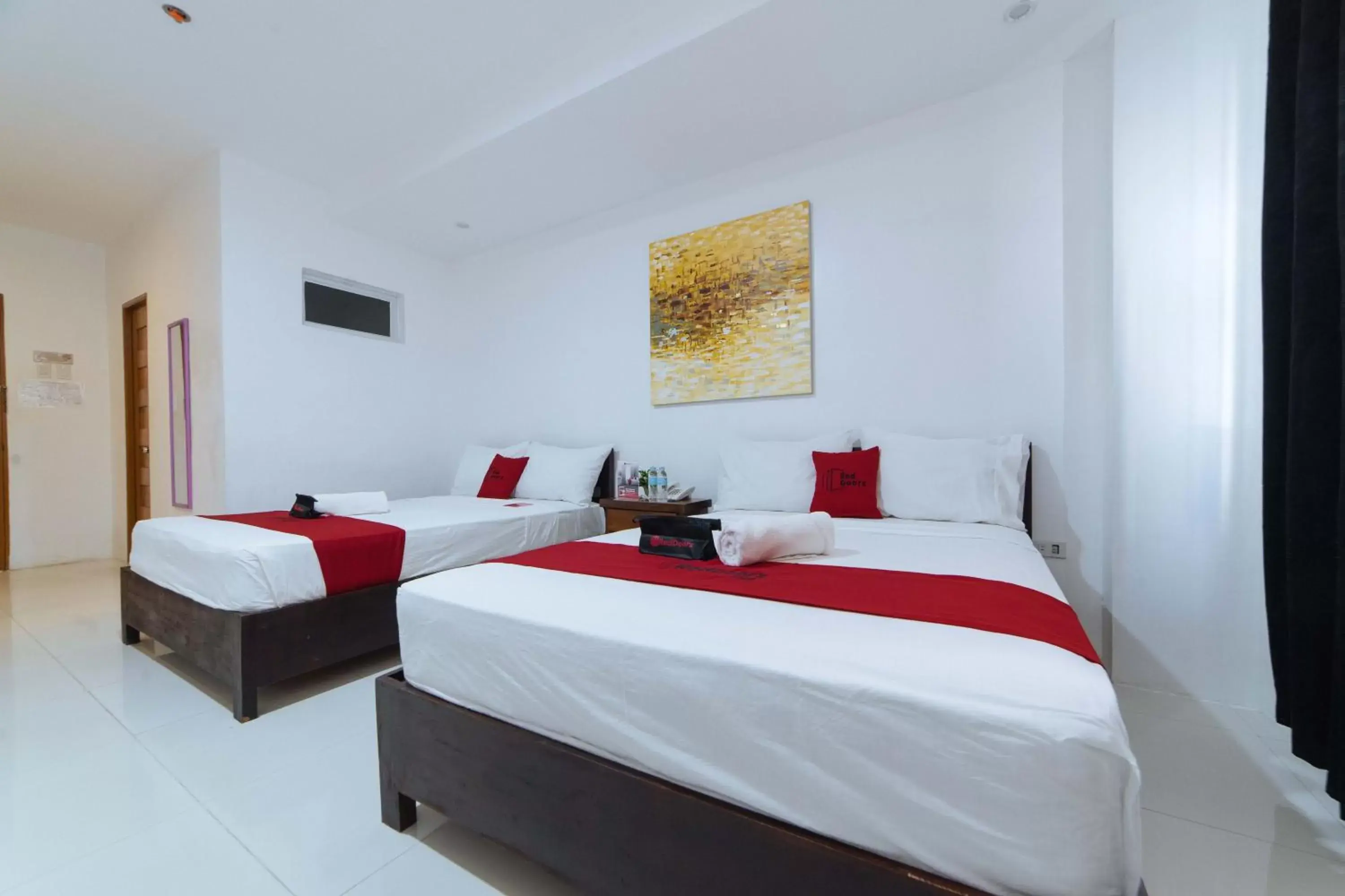 Bed in RedDoorz Plus @ San Roque Roxas City Bed in RedDoorz Plus @ San Roque Roxas City