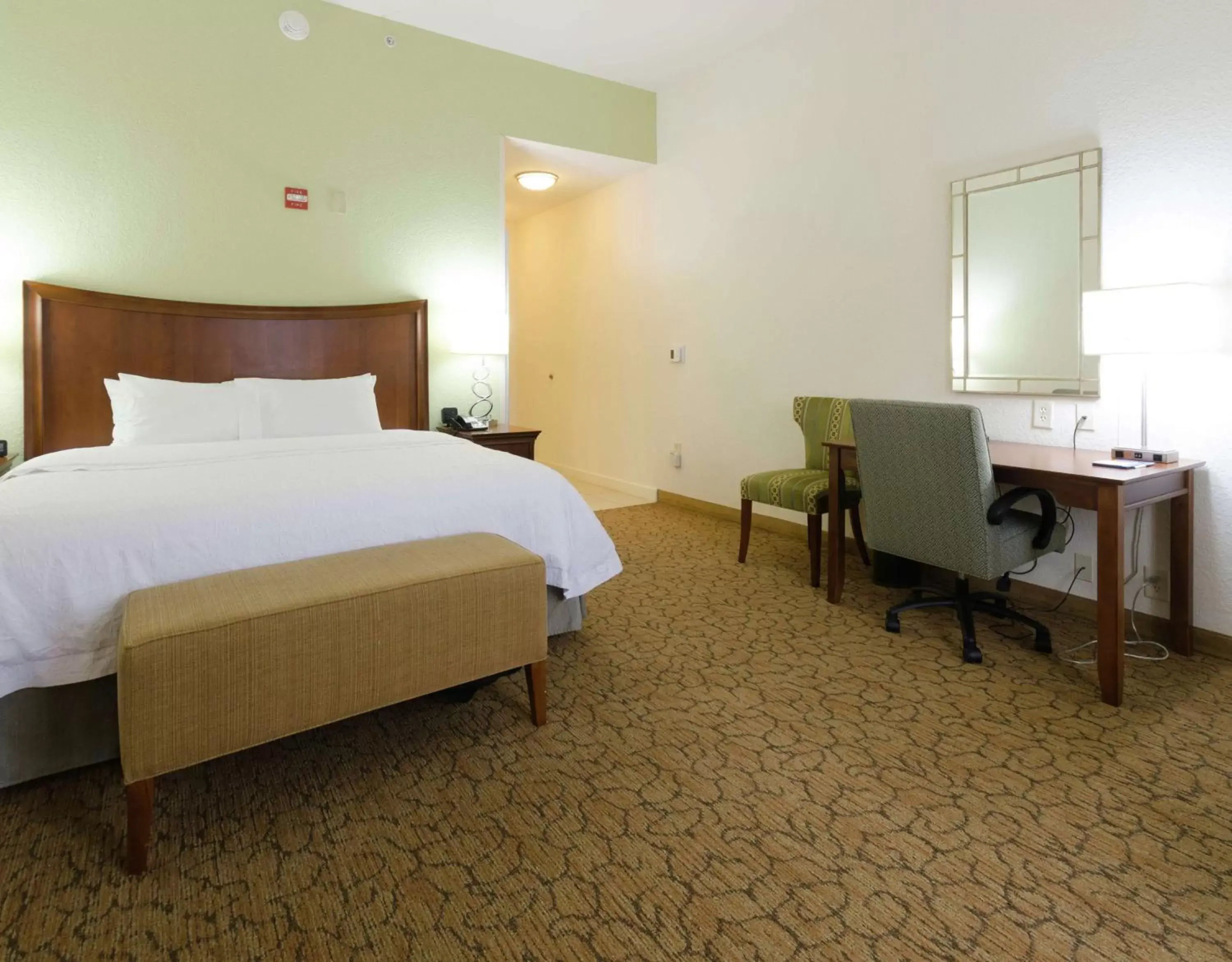 Bedroom, Bed in Hampton Inn Hickory