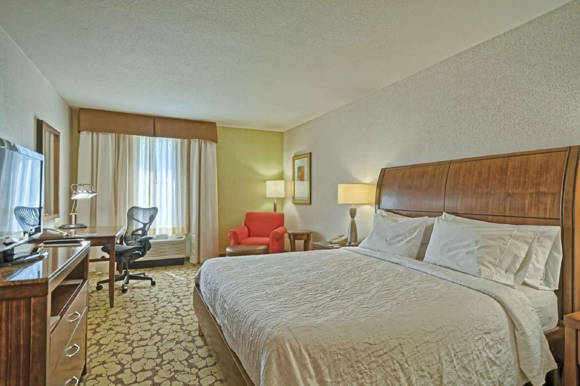 Bed in Hilton Garden Inn by Hilton Mount Laurel