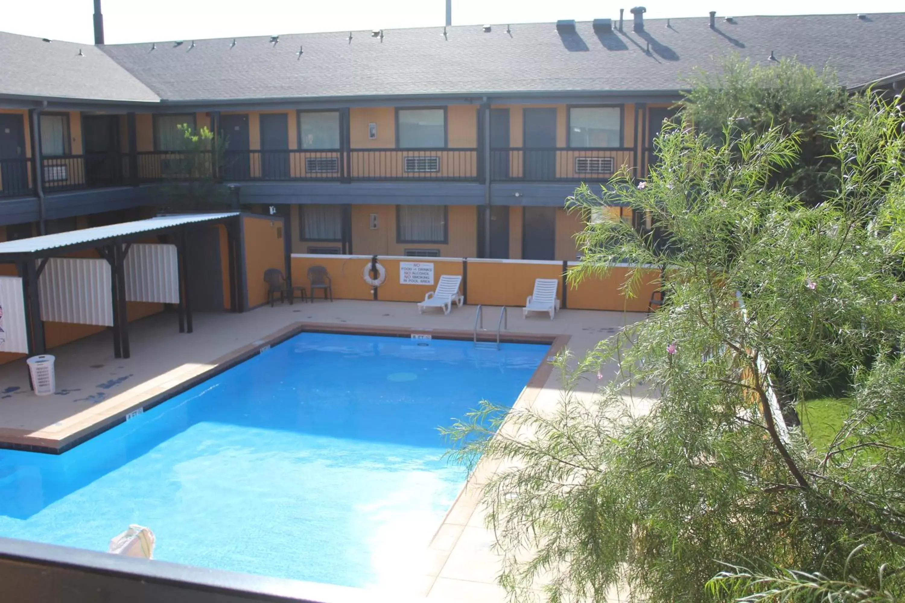 Swimming pool, Property Building in The Executive Inn & Suites