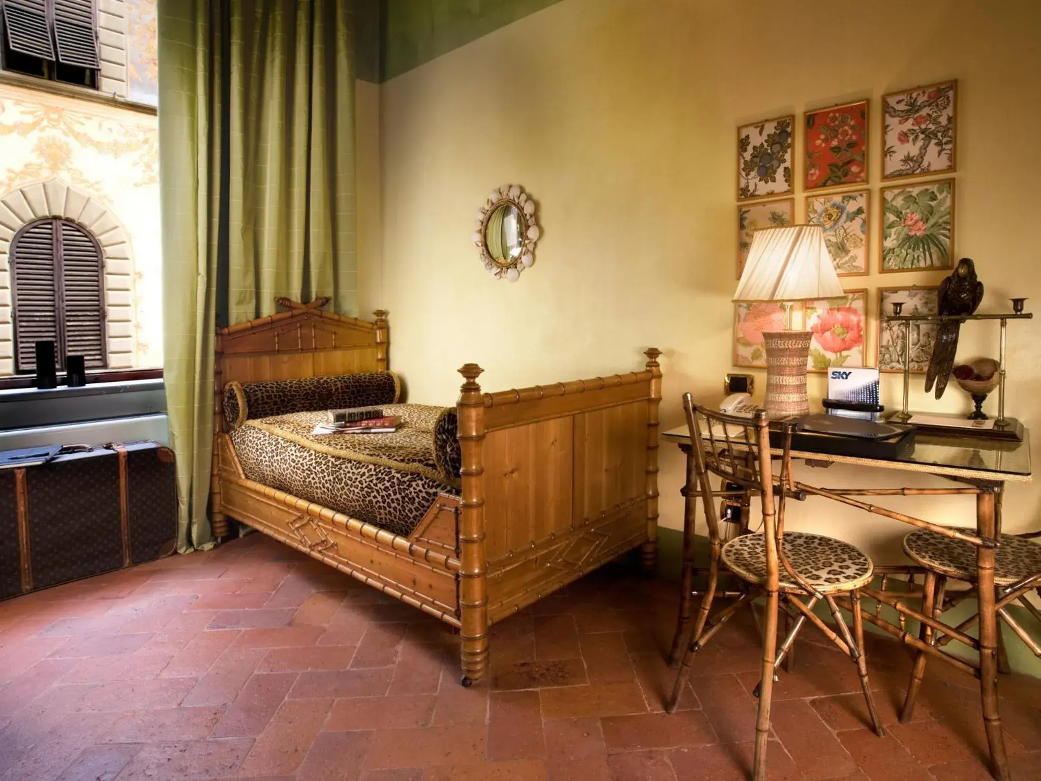 Seating area, Bed in Graziella Patio Hotel