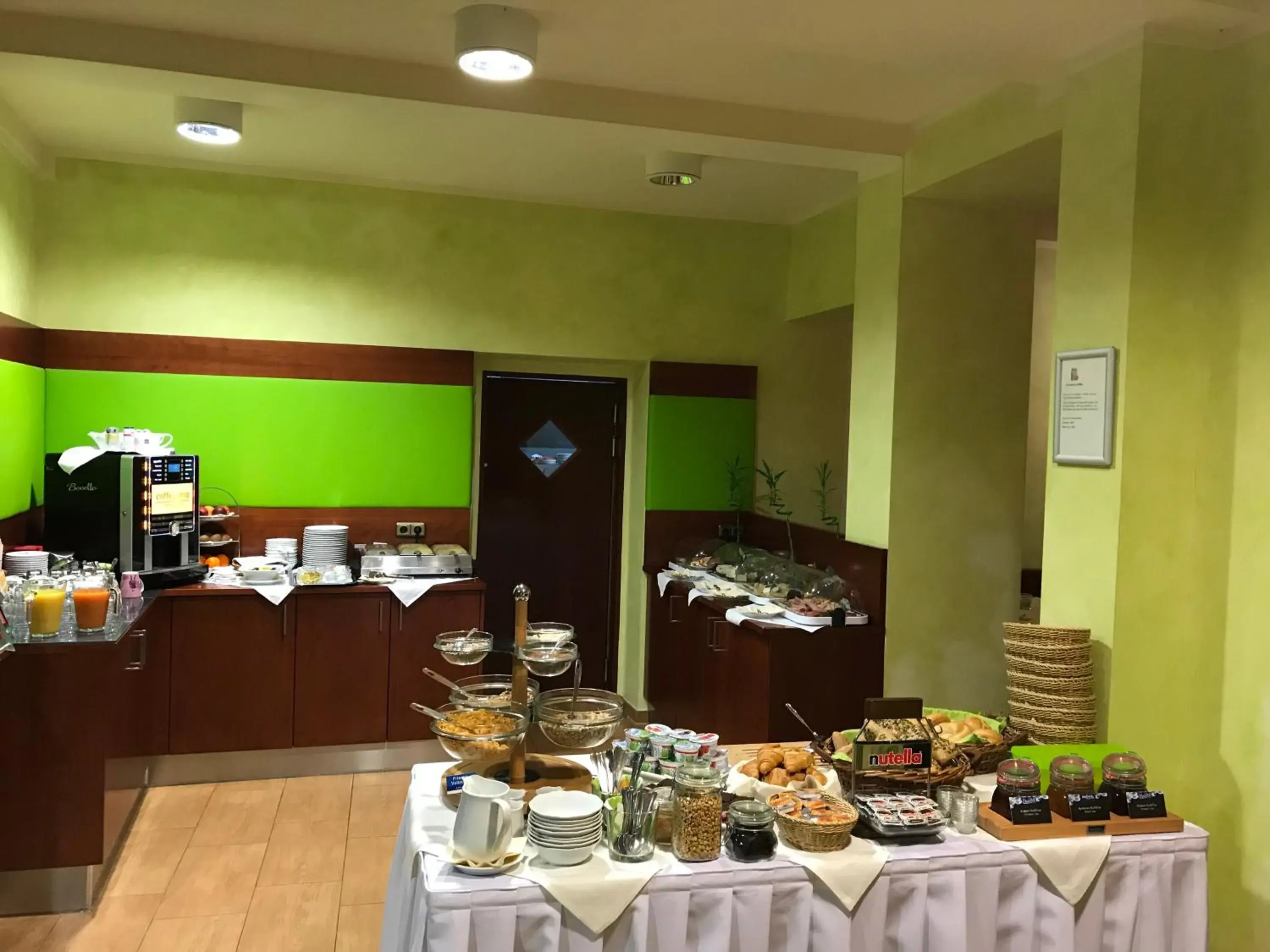 Coffee/tea facilities, Restaurant/Places to Eat in Parkhotel Zirndorf