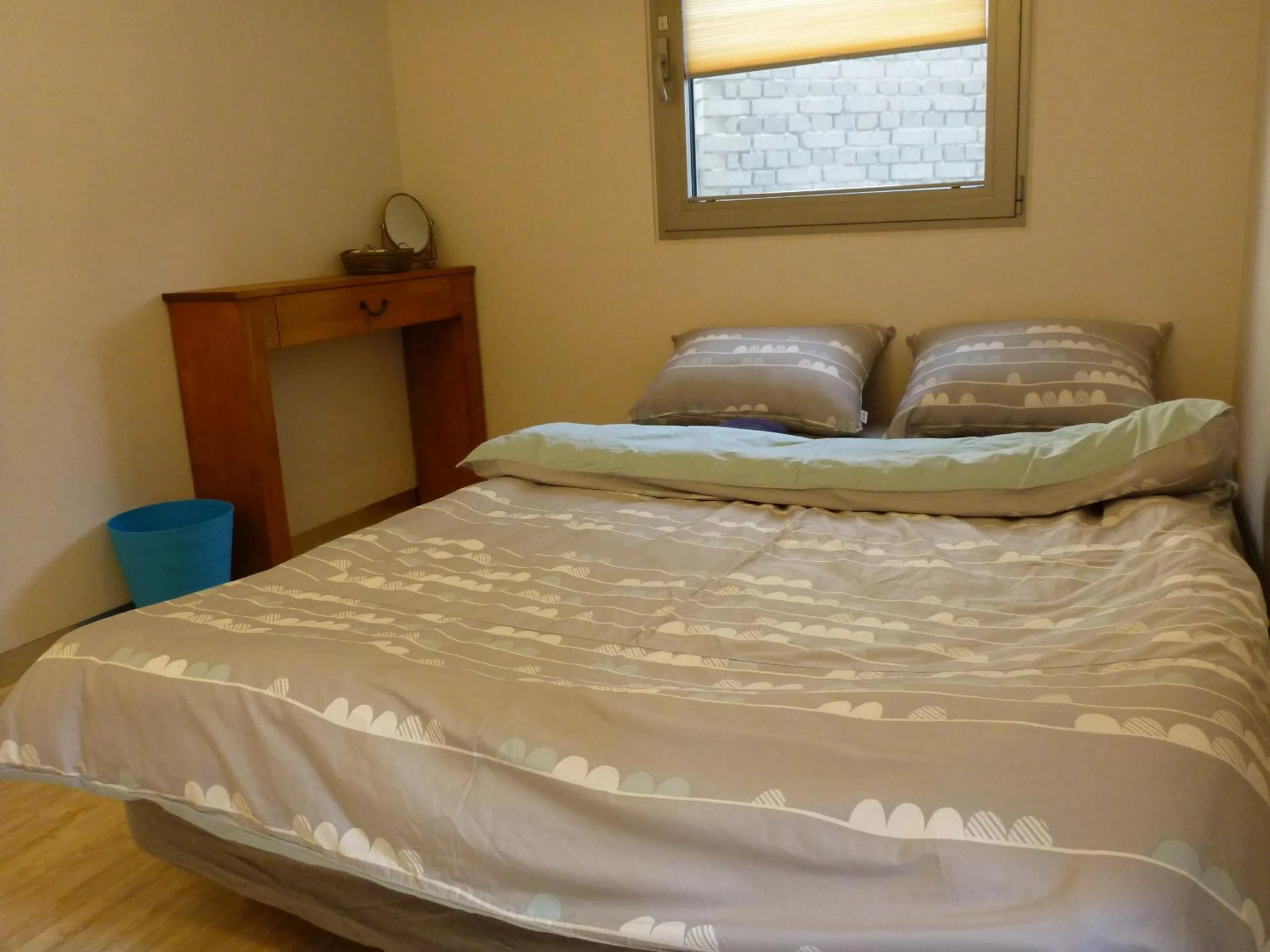 Bedroom, Bed in Inside Busan Hostel