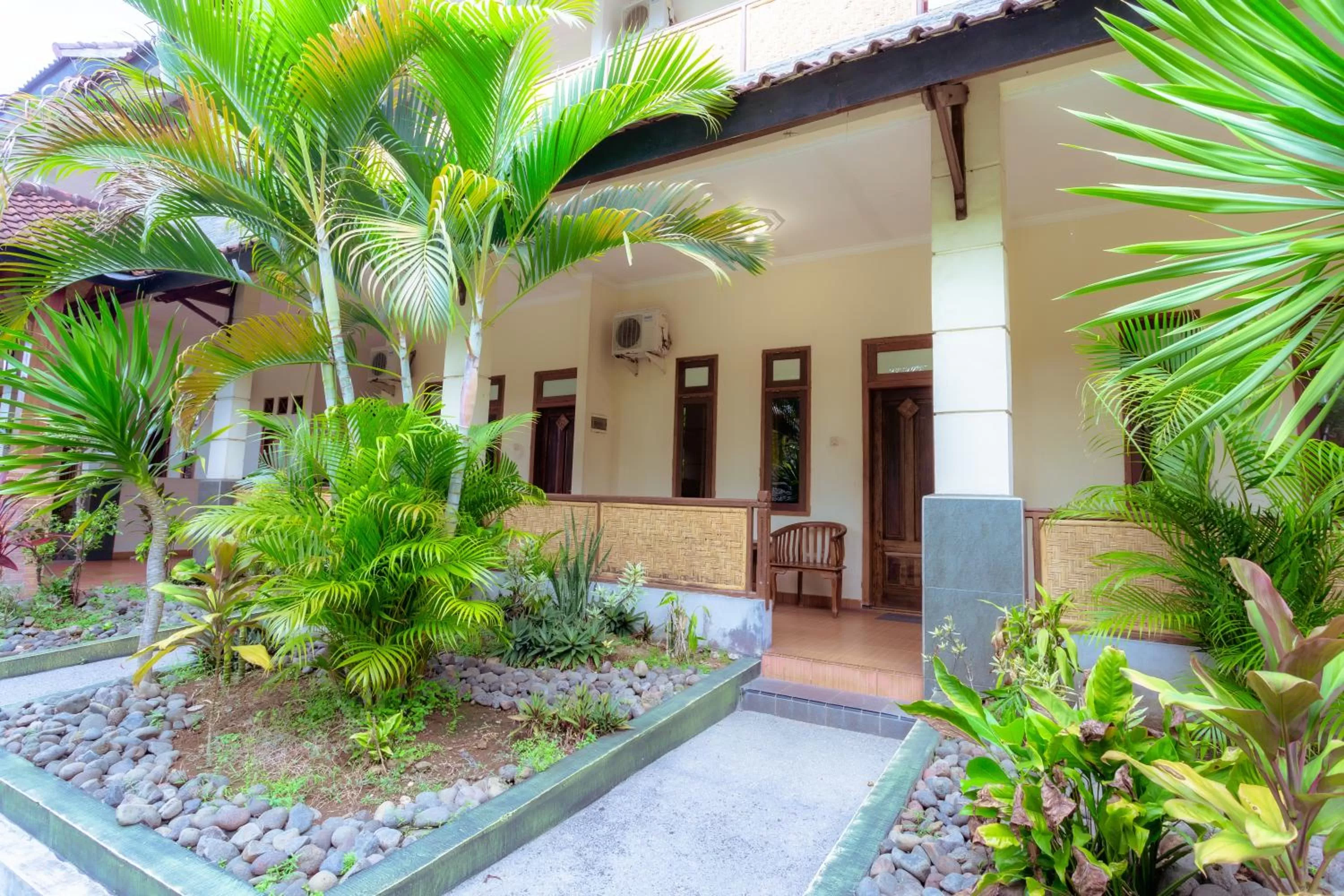 Property building in Hotel Mahkota Plengkung by ecommerceloka