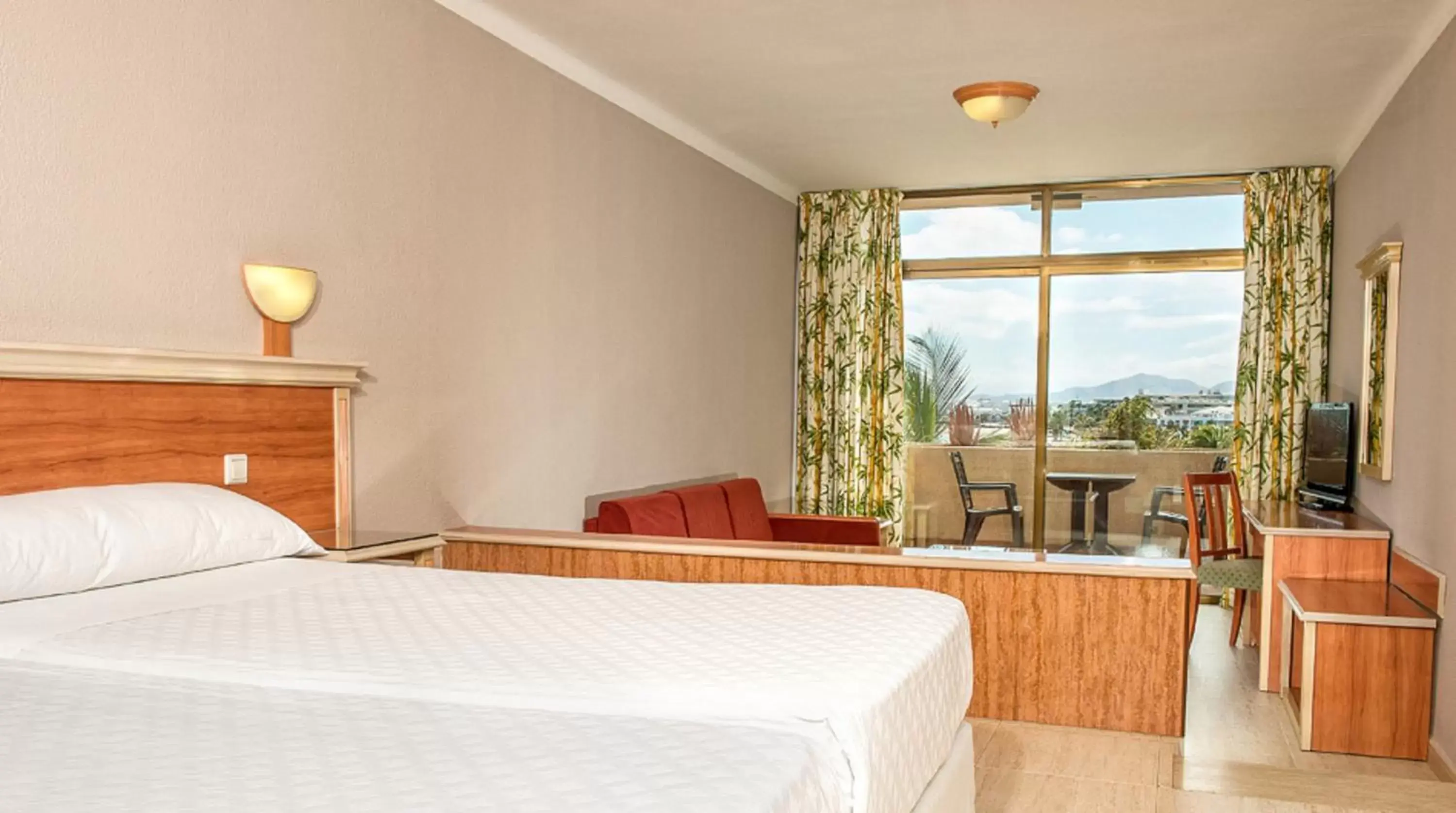 Bed in Hotel Beatriz Playa & Spa