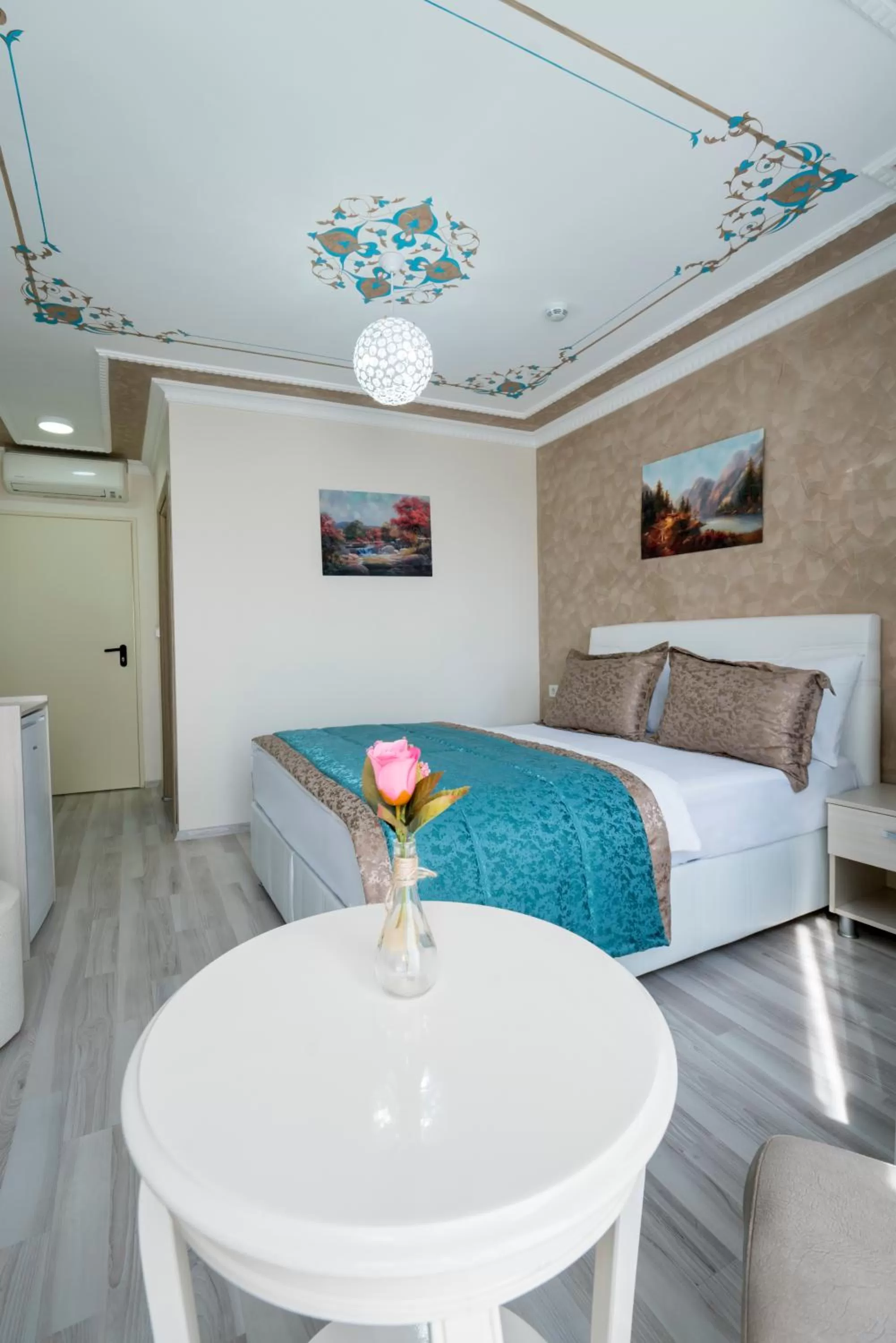 Photo of the whole room, Bed in Atam Suites