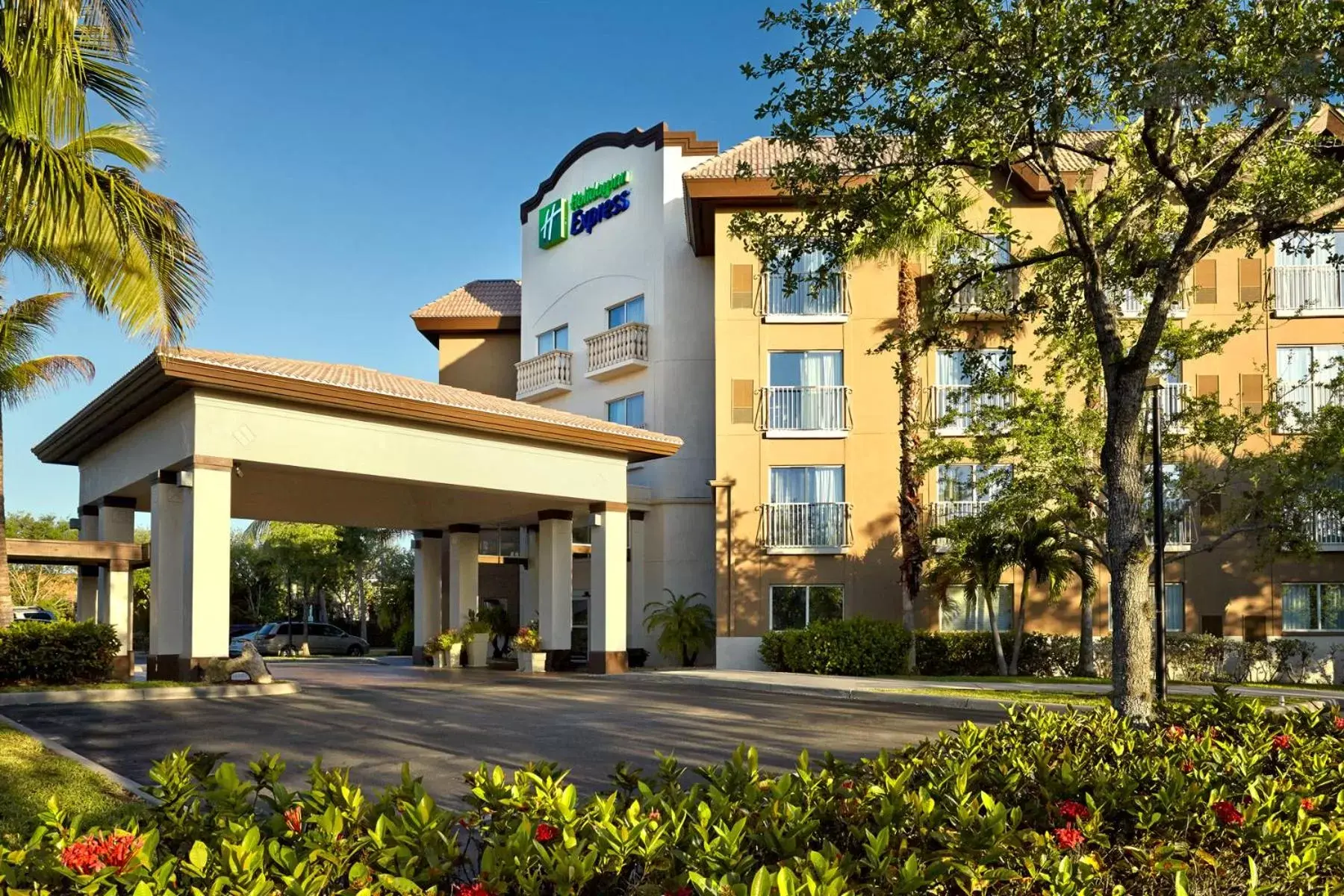 Property Building in Holiday Inn Express & Suites Naples Downtown - 5th Avenue, an IHG Hotel