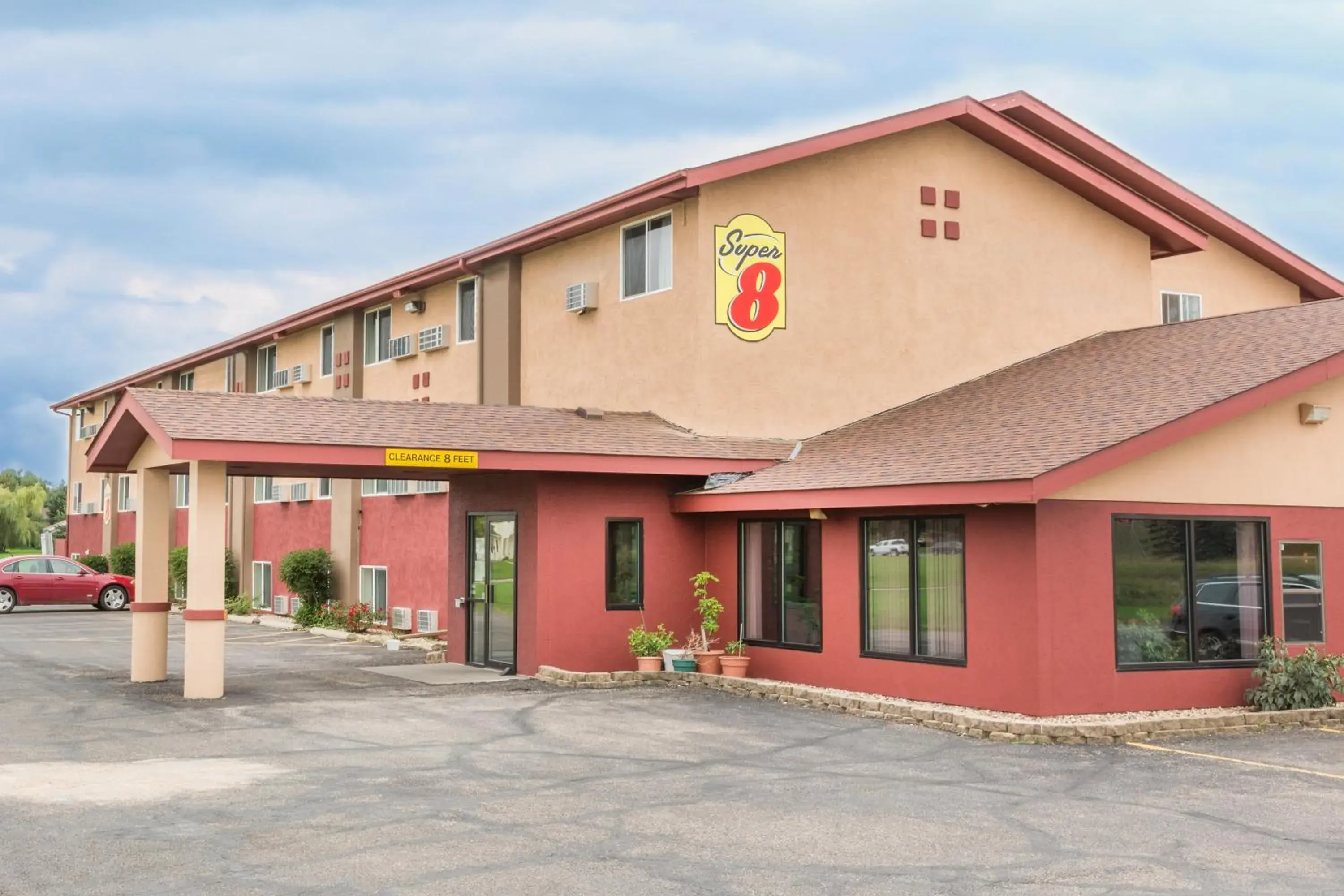 Property Building in Super 8 by Wyndham Worthington Minnesota