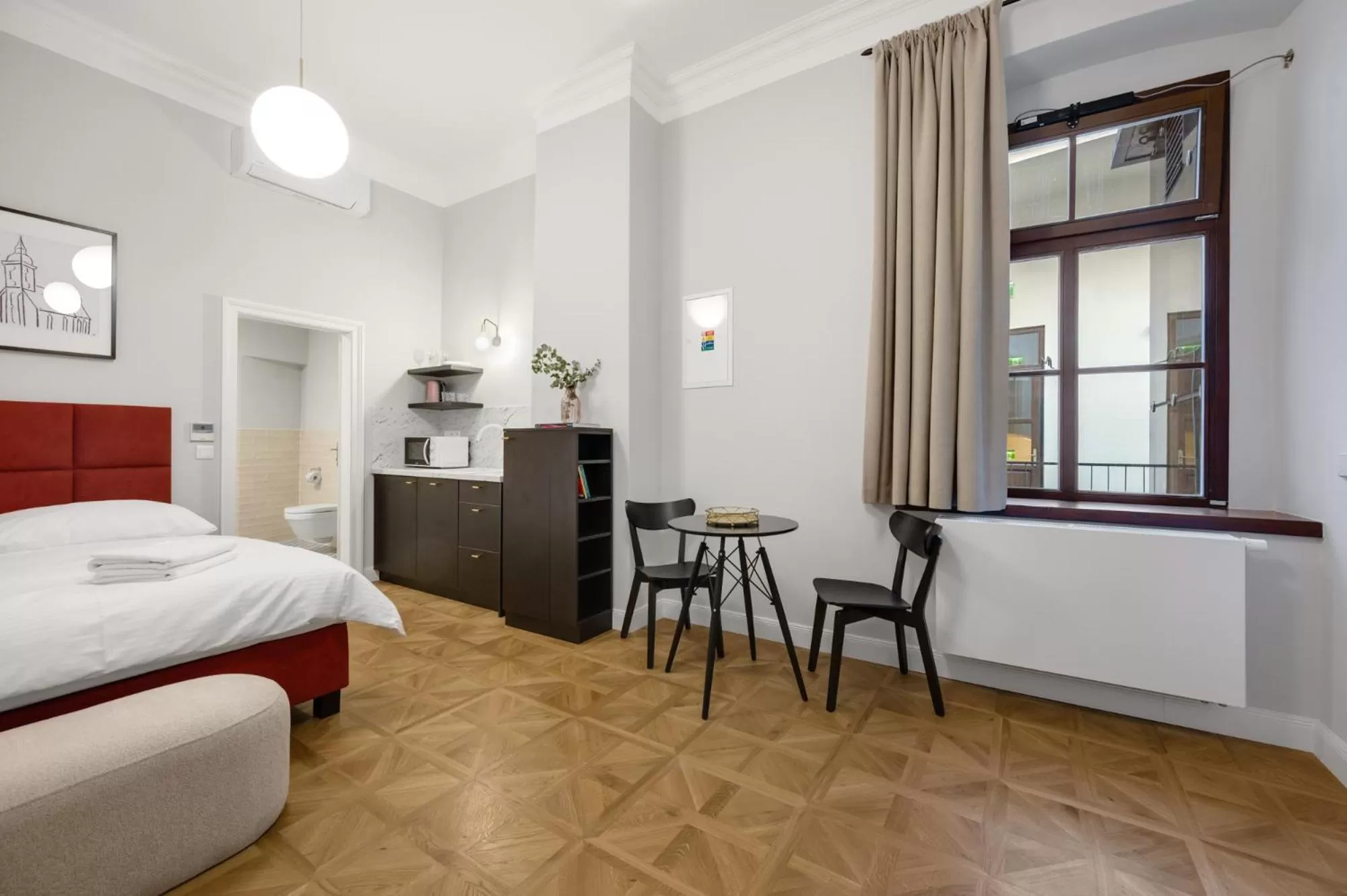 Kitchen or kitchenette, Bed in Palace Apartments