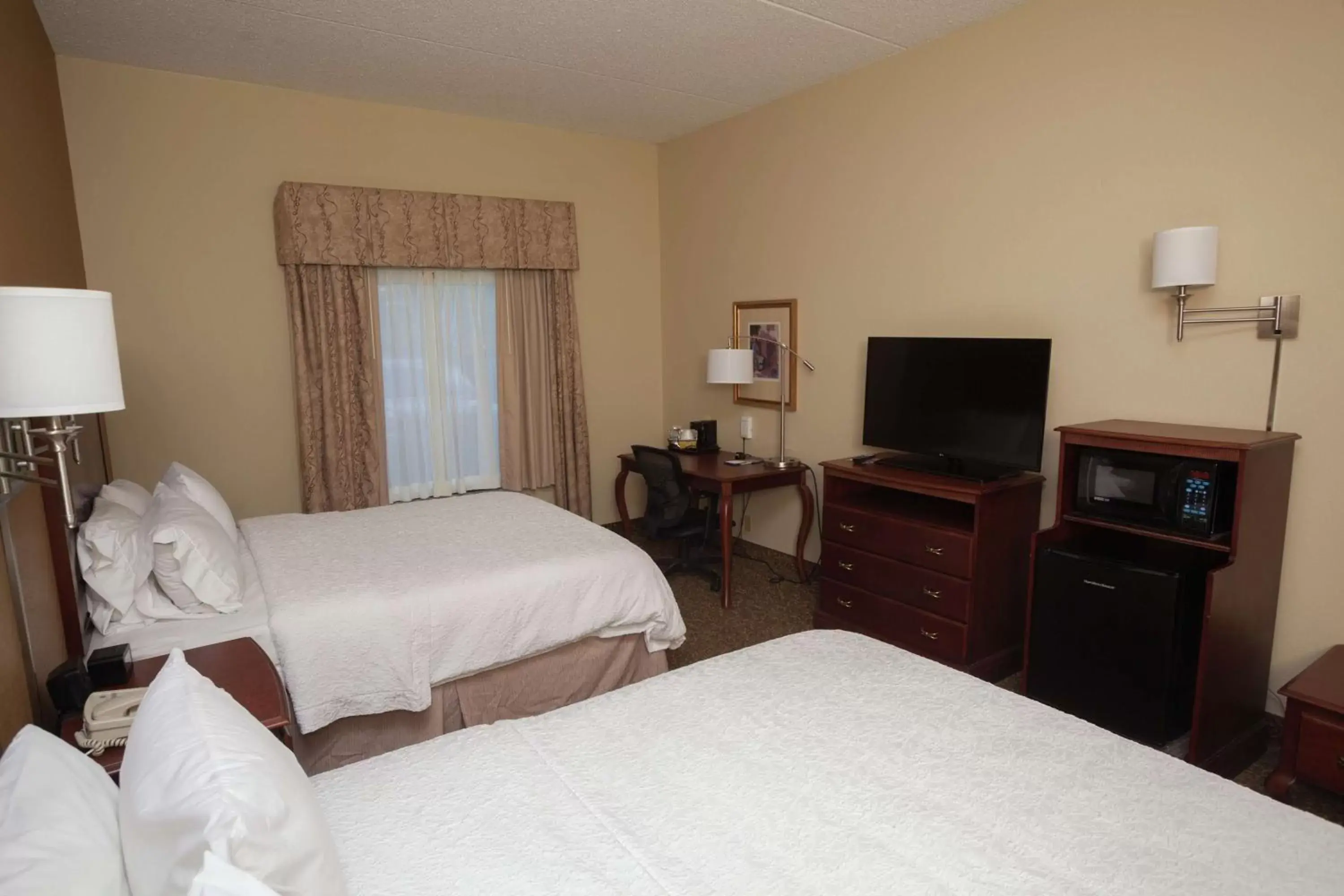 Bedroom, Bed in Hampton Inn Oneonta