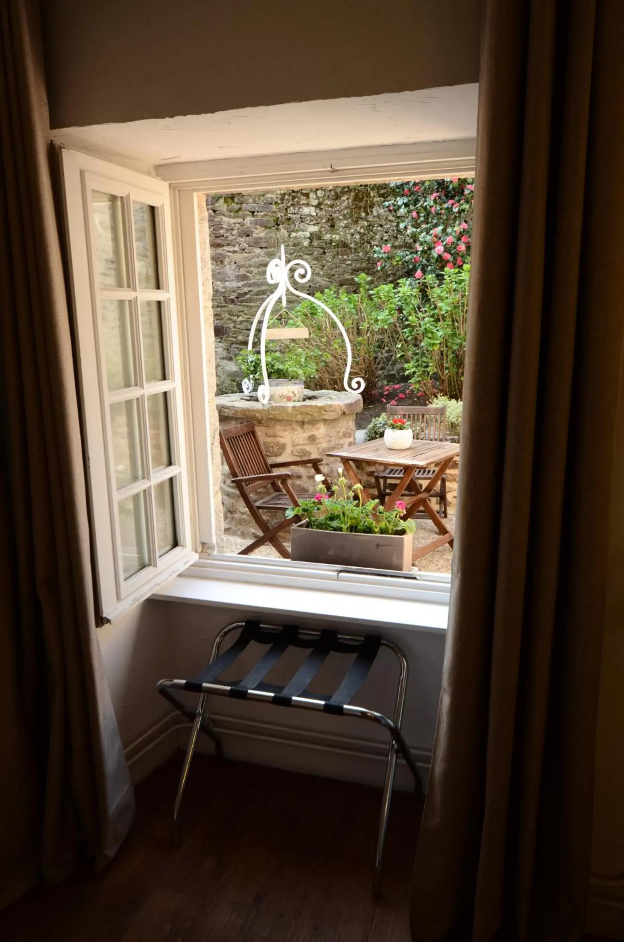 Patio in Hotel De La Porte Saint-Malo